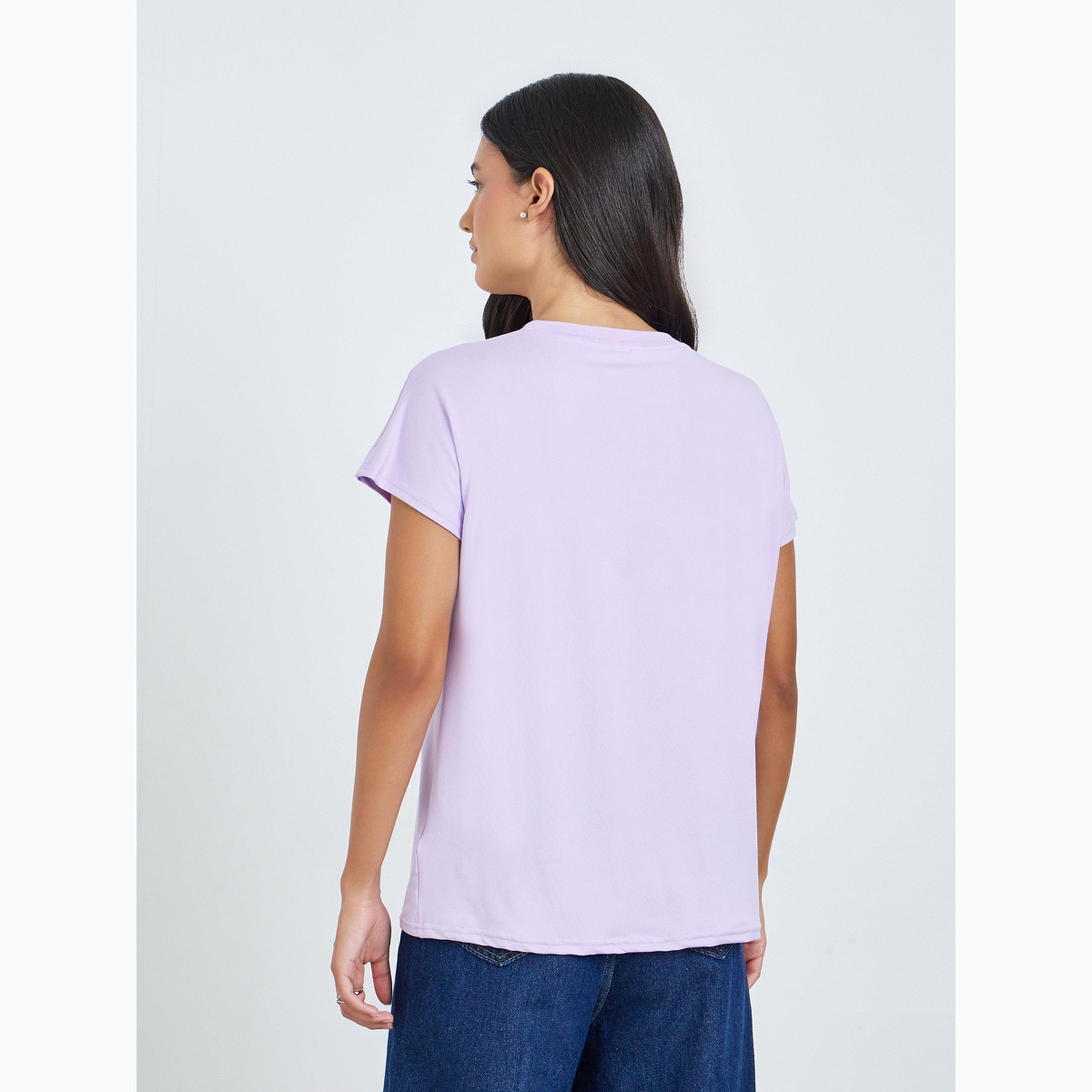 تيشيرت ياقة دائرية بتفاصيل أزهار ترتر-women-clothing-tshirts-image-5