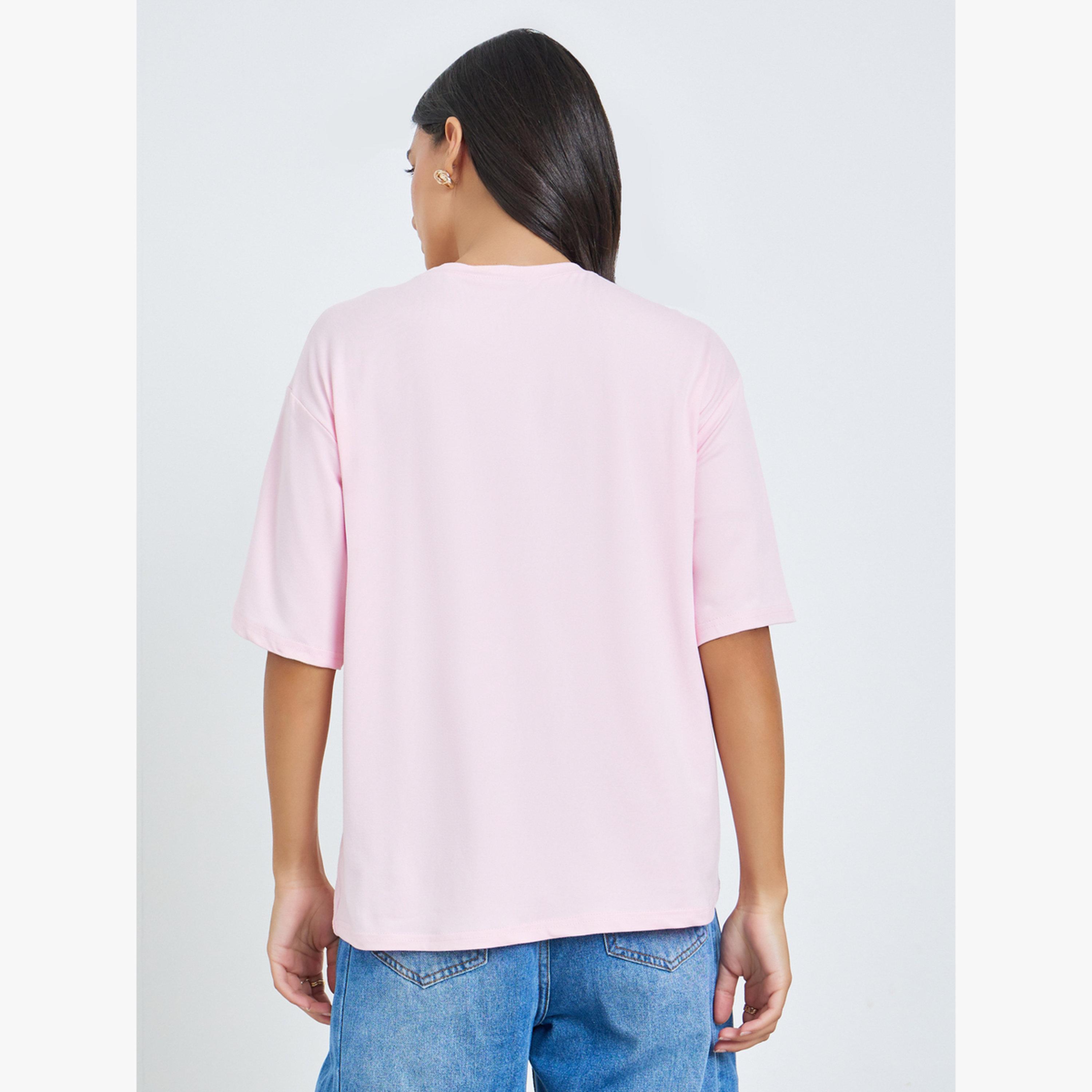 تيشيرت مقاس كبير بأكمام قصيرة وطبعة غرافيك-women-clothing-tshirts-image-3
