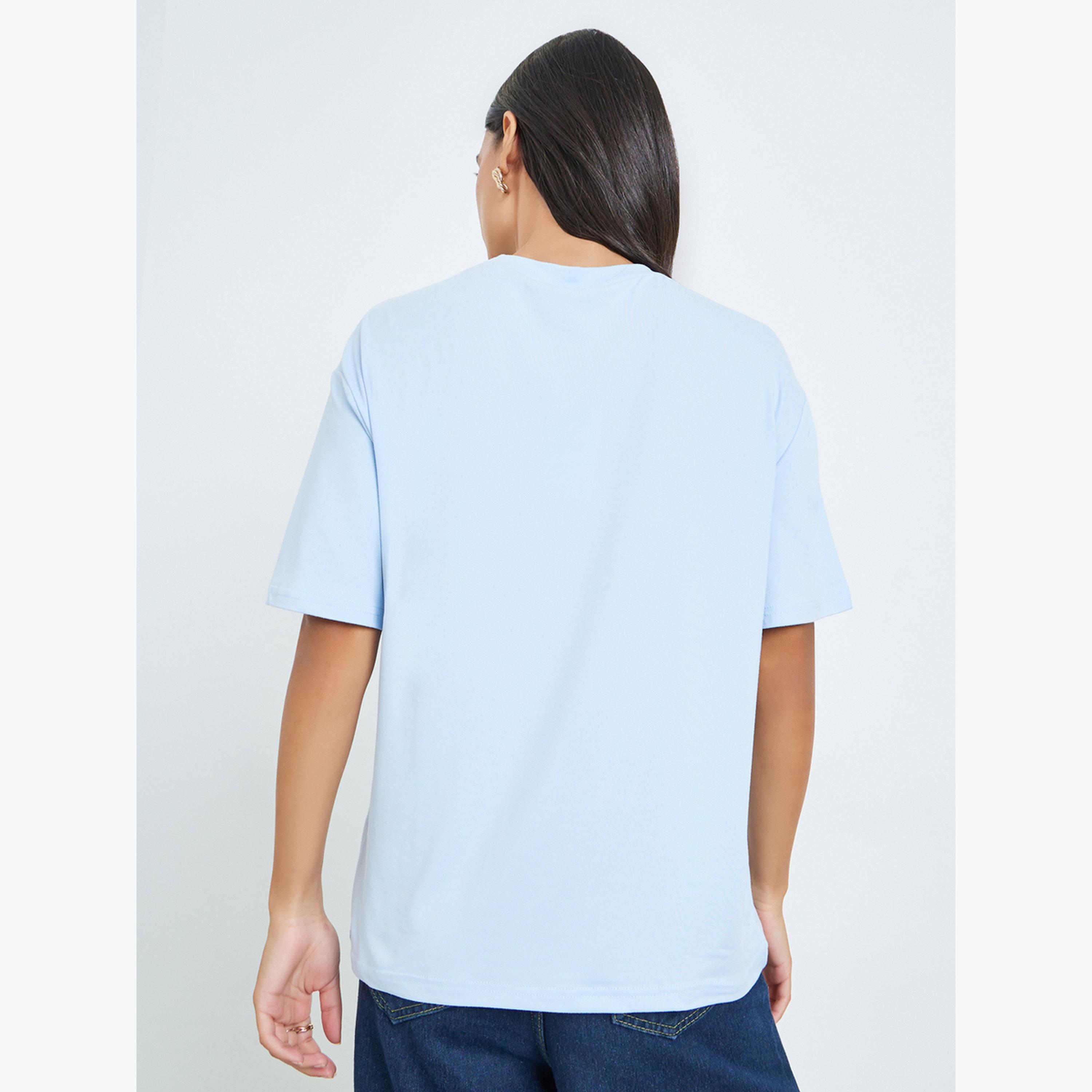 تيشيرت بقصة واسعة بطبعة غرافيك-women-clothing-tshirts-image-4