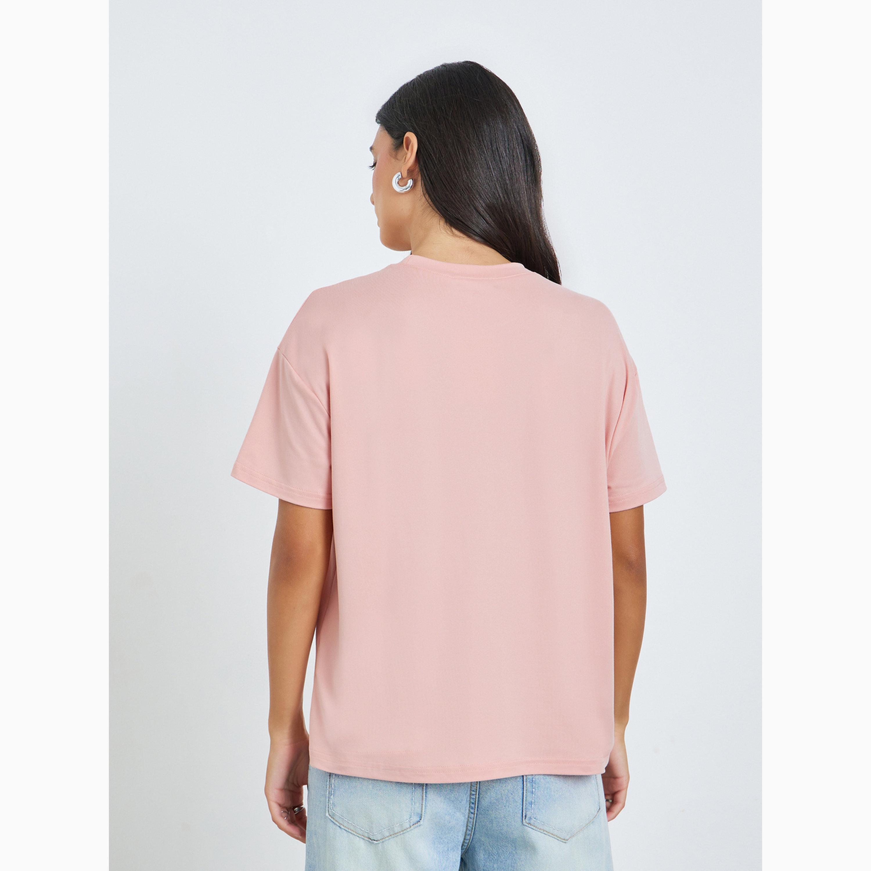 تيشيرت وردي بطبعة شعار وأكمام قصيرة وقصة واسعة-women-clothing-tshirts-image-5