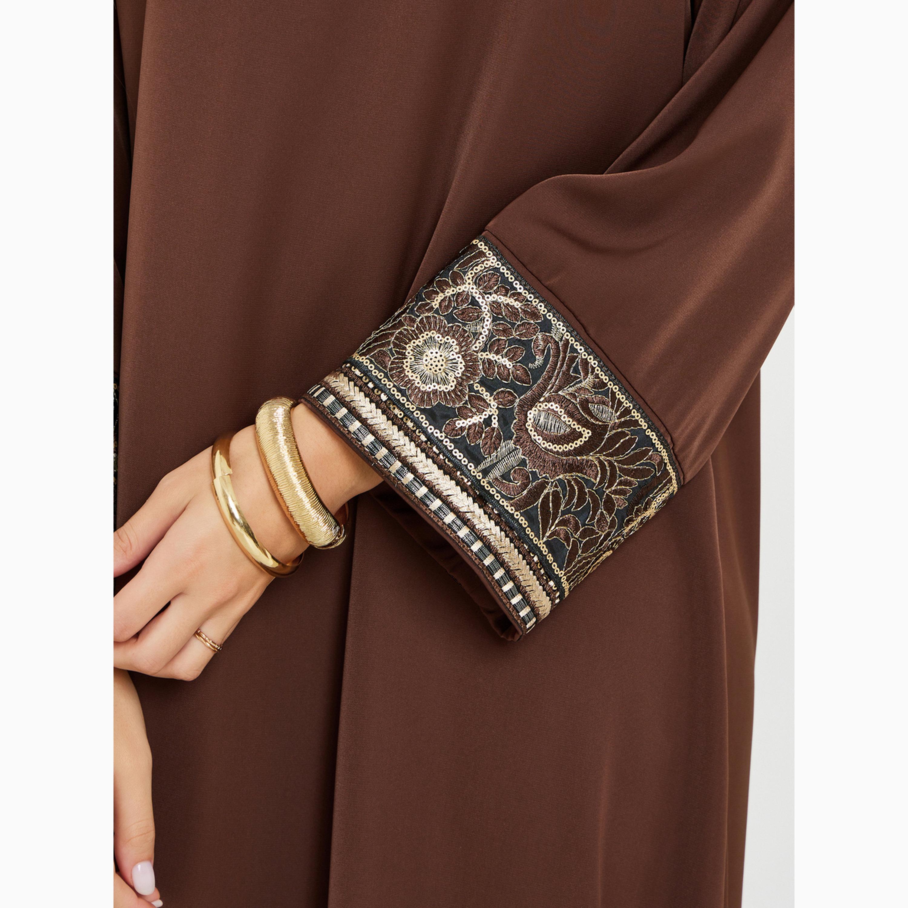 جلابية بياقة بشق مع أساور بتفاصيل مُطرّزة-women-arabicclothing-jalabiyas-image-4