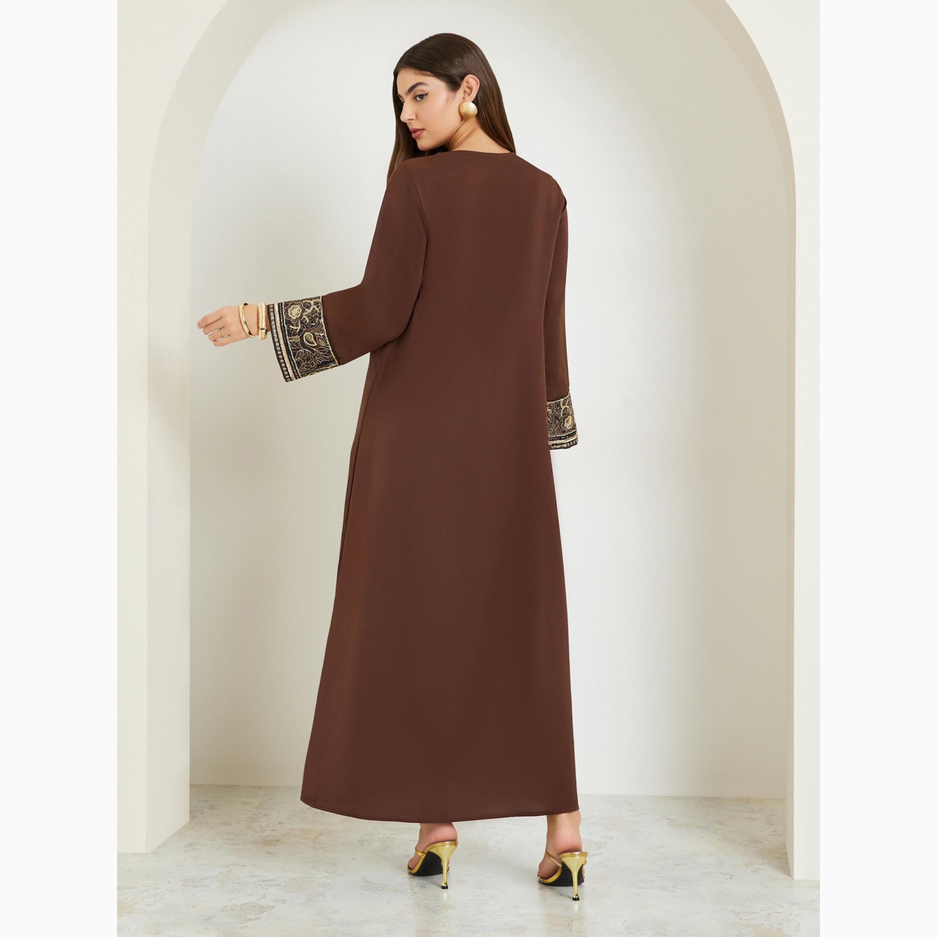 جلابية بياقة بشق مع أساور بتفاصيل مُطرّزة-women-arabicclothing-jalabiyas-image-5