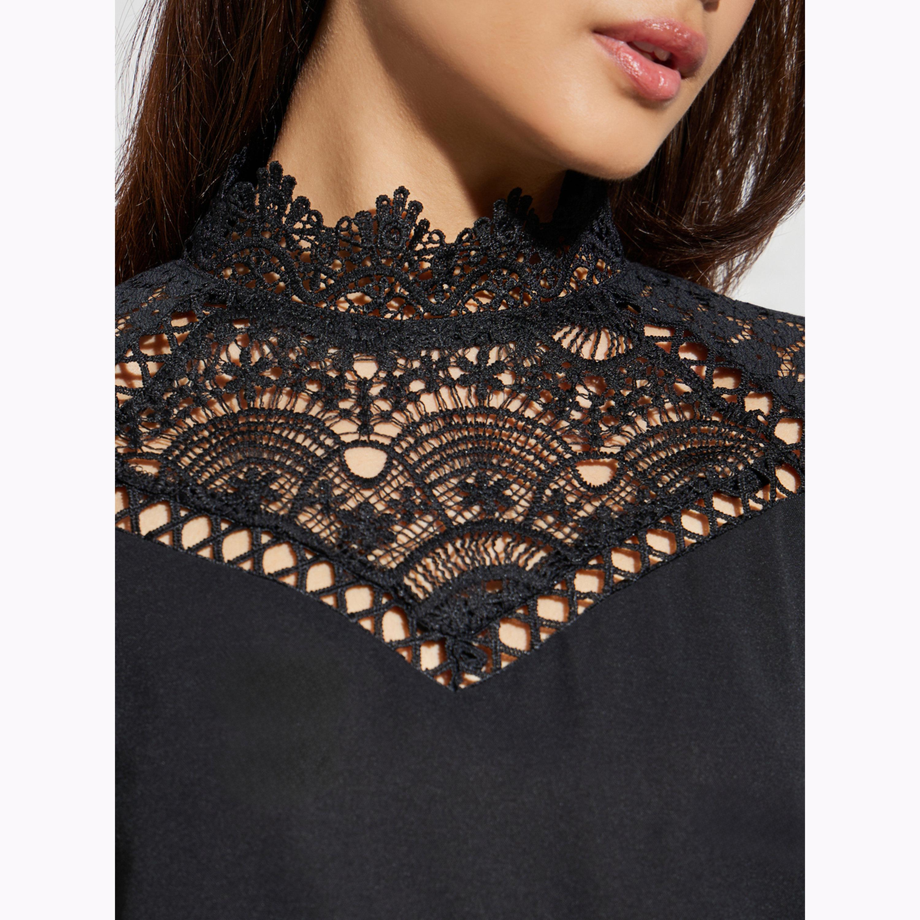 توب أسود بياقة عالية وتفاصيل دانتيل-women-clothing-shirtsandblouses-blouses-image-6