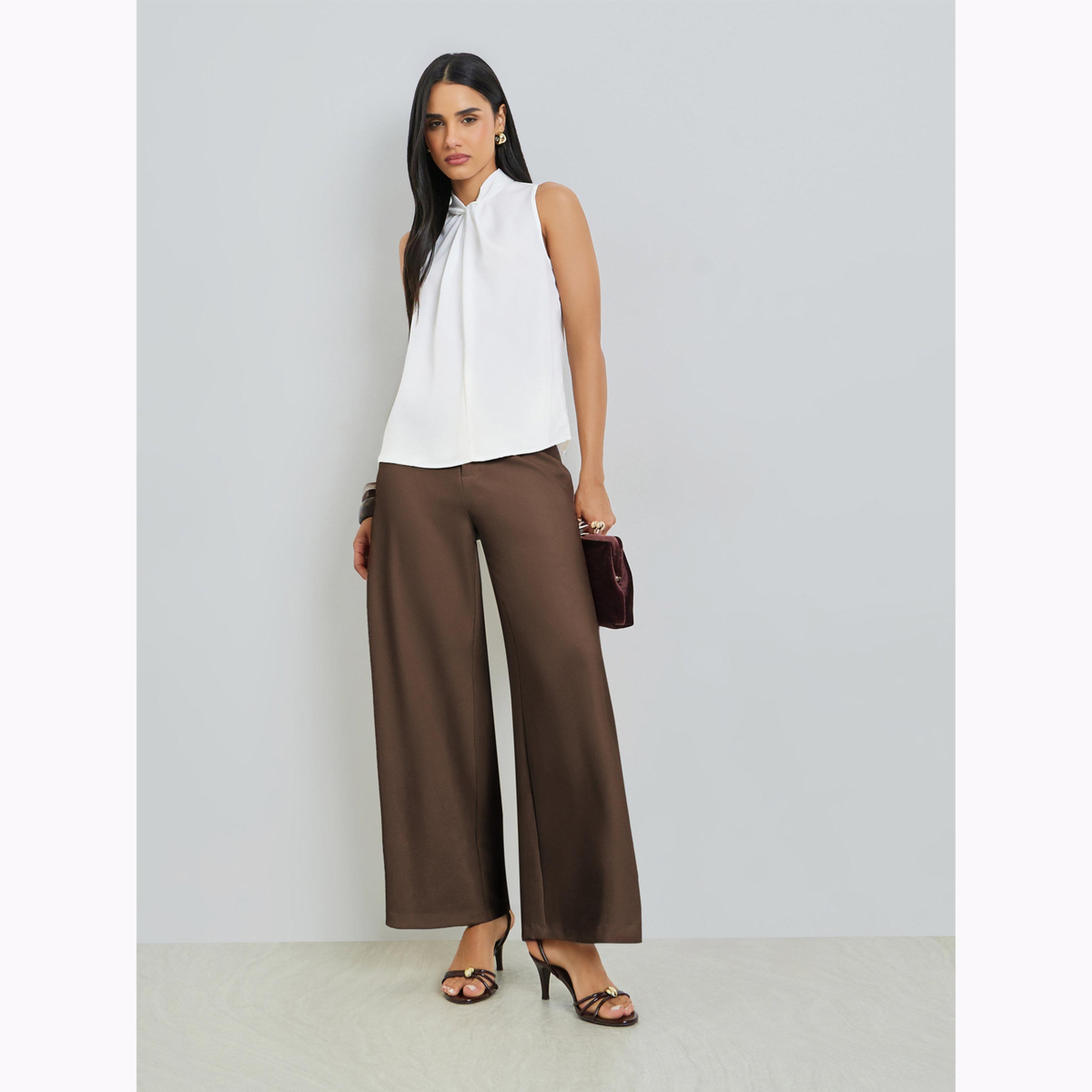 بلوزة بيضاء بدون أكمام بياقة عالية وتفصيل عقدة-women-clothing-shirtsandblouses-blouses-image-2