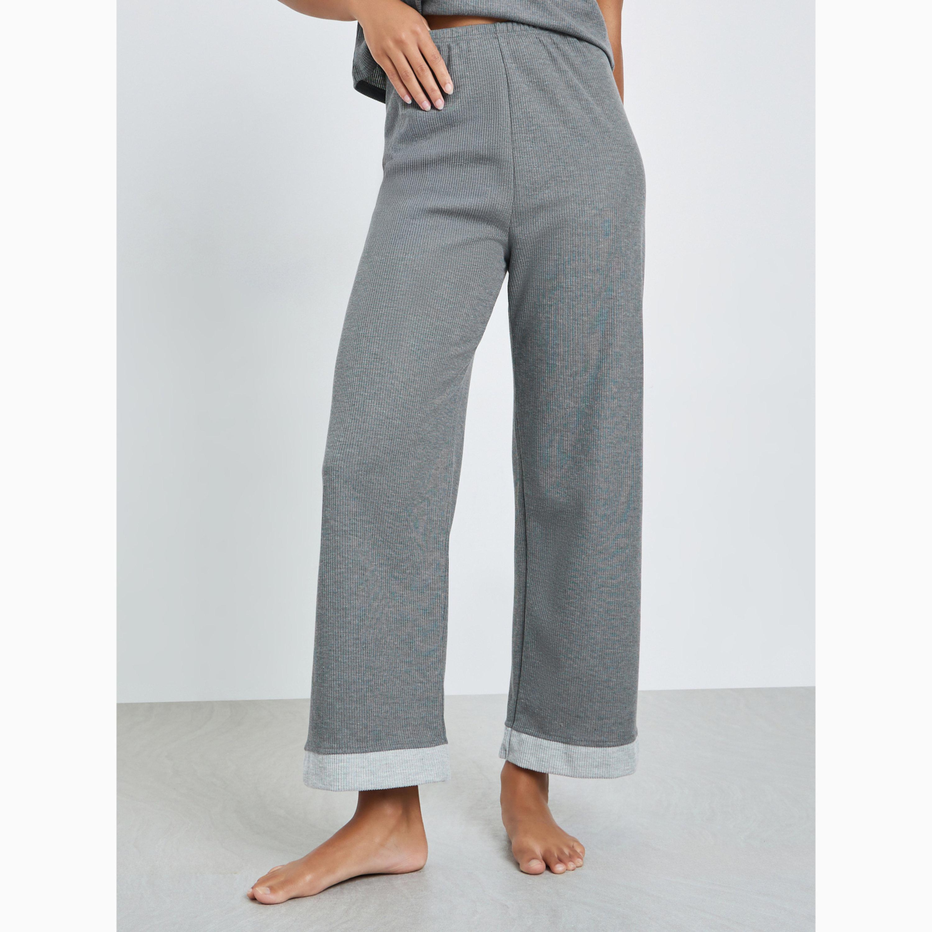 طقم بيجاما من بنطال وتيشيرت بحواف مباينة وتفاصيل مضلعة-women-clothing-nightwear-pyjamas-longsets-image-4