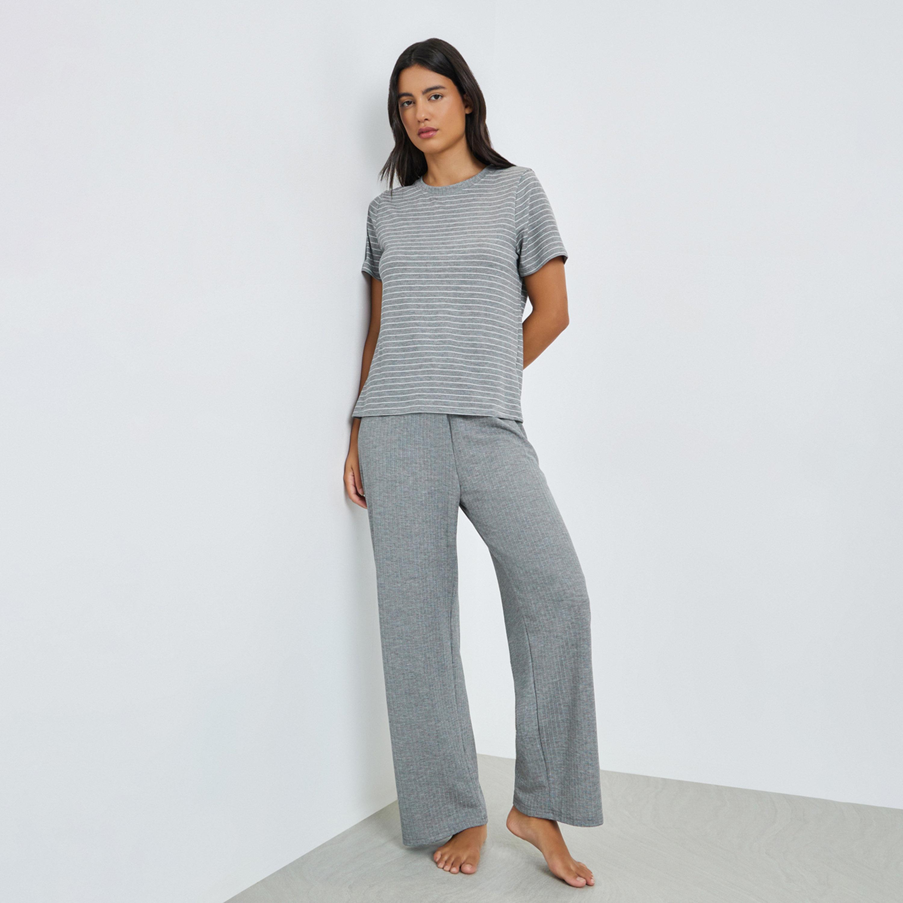 طقم بيجاما من بنطال وتيشيرت ومخطط-women-clothing-nightwear-pyjamas-longsets-image-1