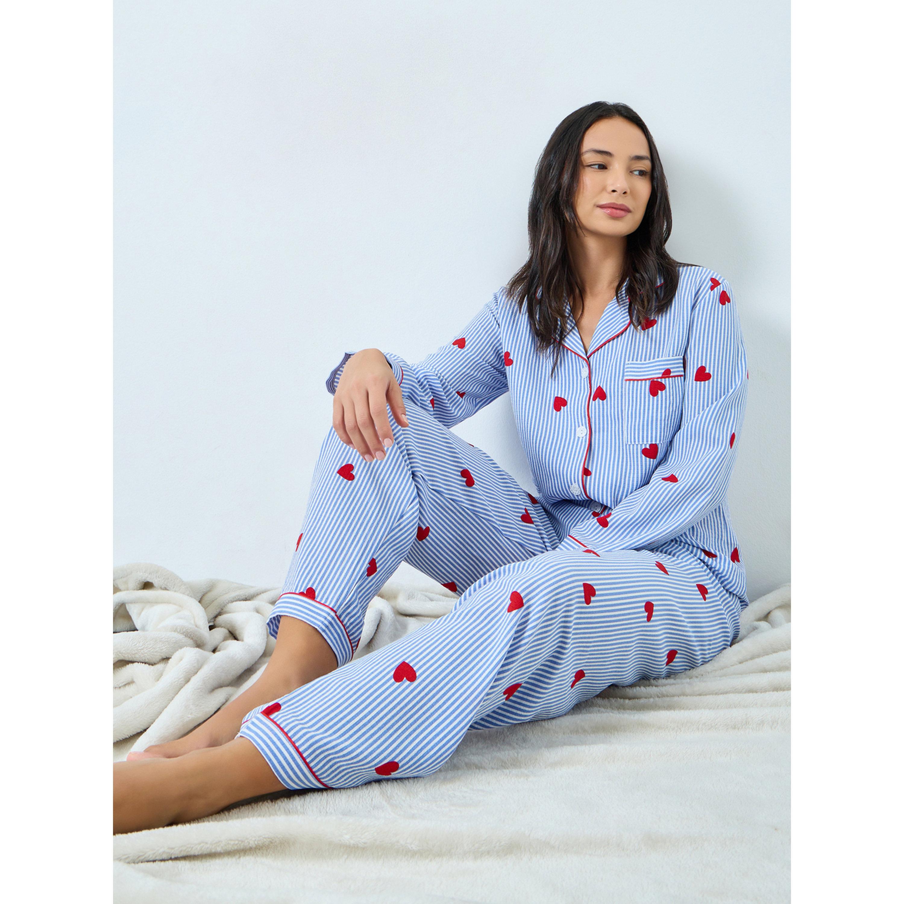 طقم بيجاما من بنطال وبلوزة بطبعة قلوب ومخططة-women-clothing-nightwear-pyjamas-longsets-image-3