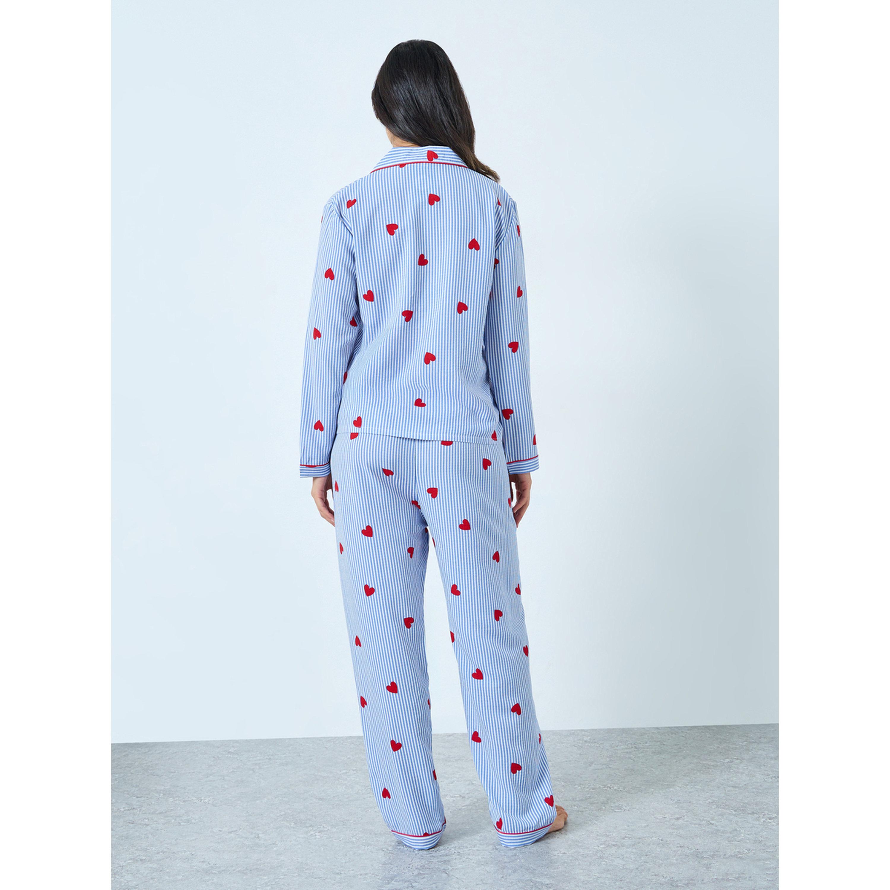 طقم بيجاما من بنطال وبلوزة بطبعة قلوب ومخططة-women-clothing-nightwear-pyjamas-longsets-image-4