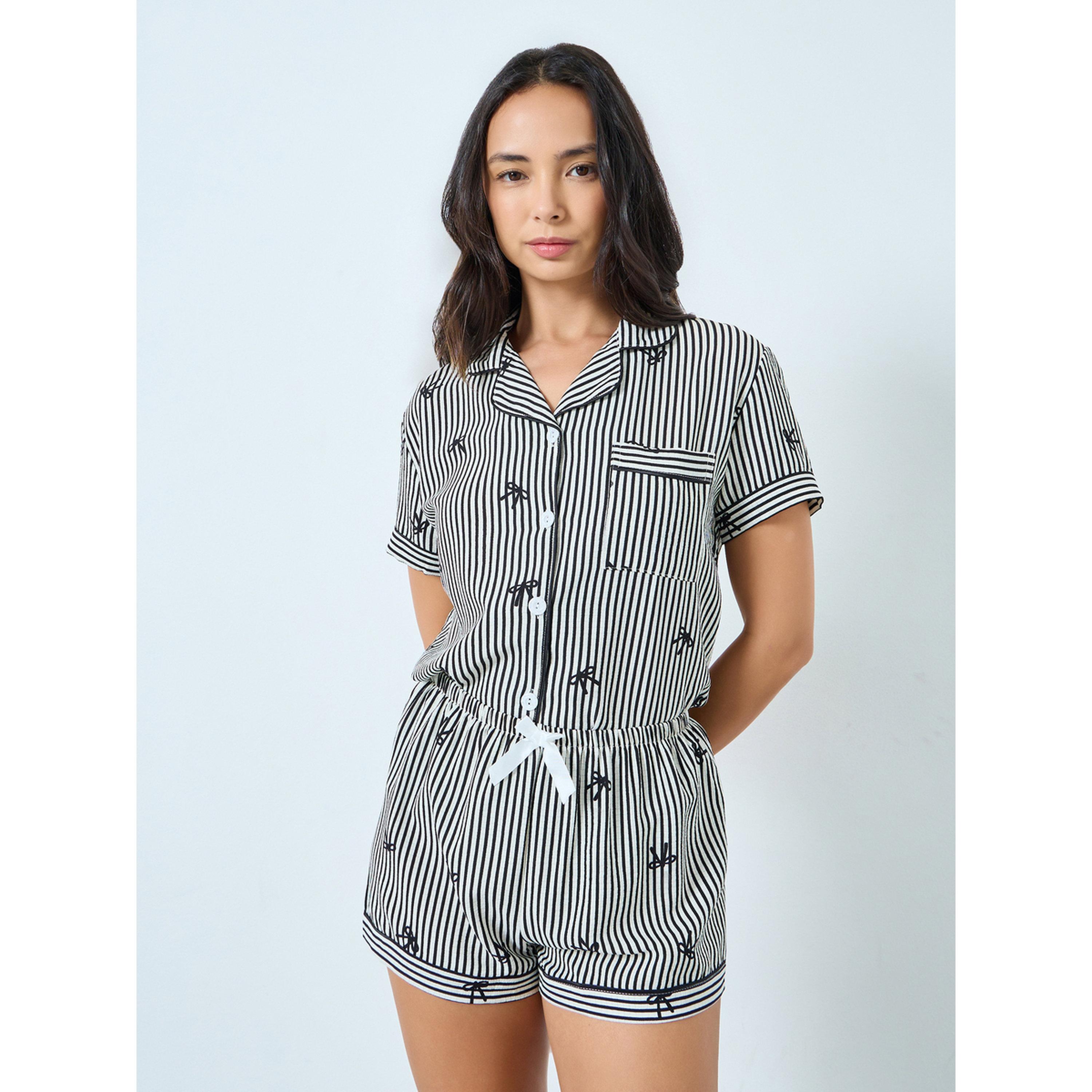 مجموعة من شورت وبلوزة بطبعة فيونكة ومخططة-women-clothing-nightwear-pyjamas-shortsets-image-6