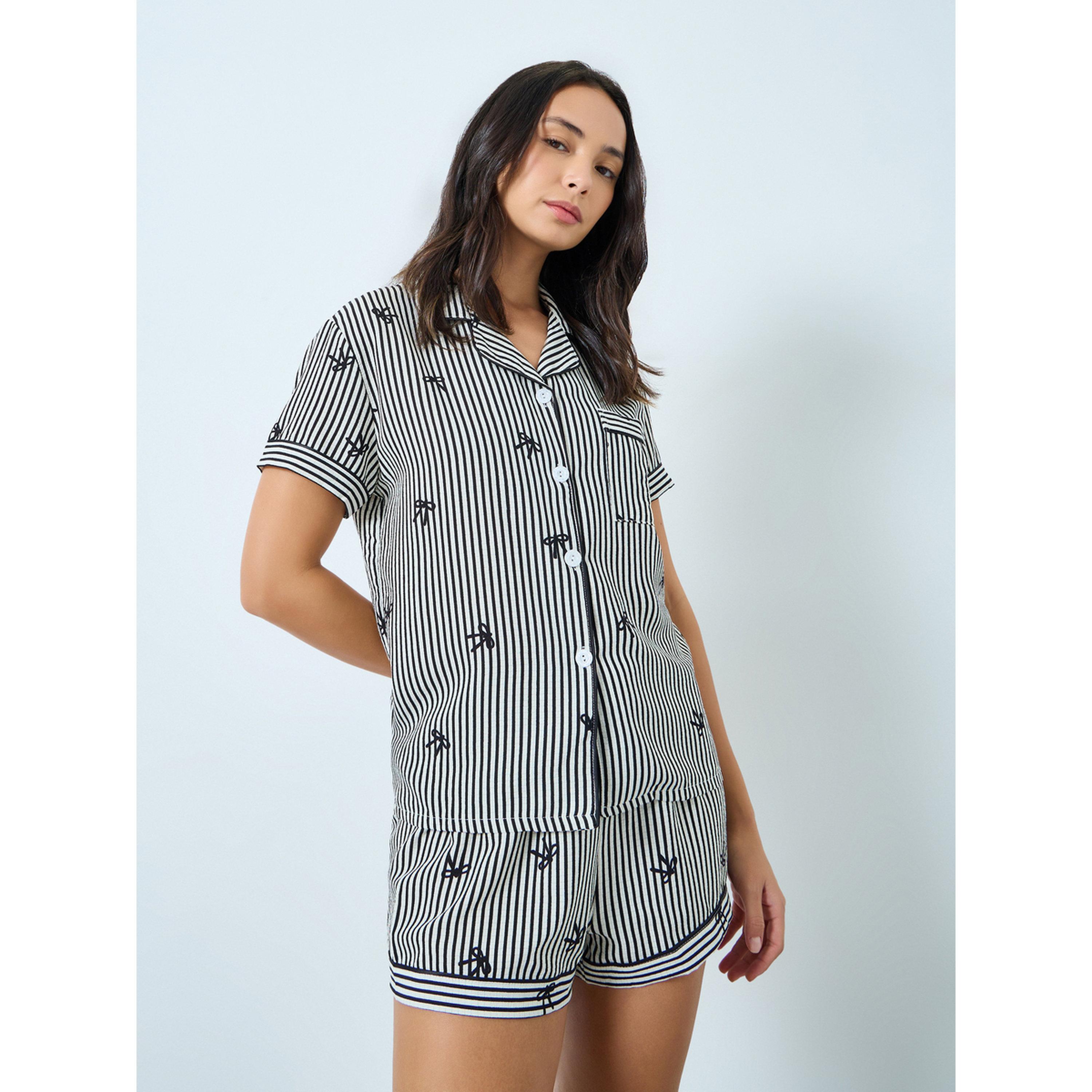 مجموعة من شورت وبلوزة بطبعة فيونكة ومخططة-women-clothing-nightwear-pyjamas-shortsets-image-3