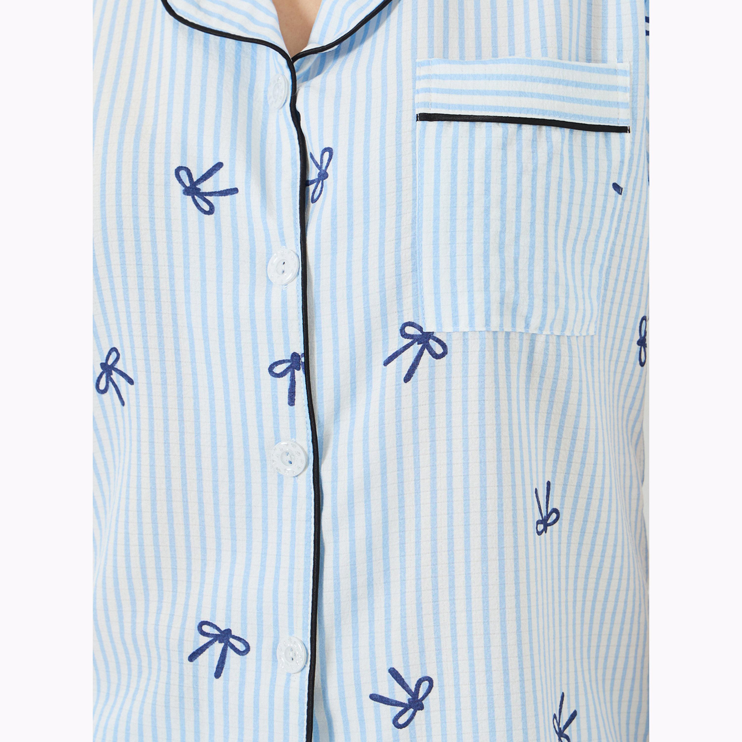 طقم بيجاما من شورت وبلوزة مخططة بطبعة فيونكة-women-clothing-nightwear-pyjamas-shortsets-image-1