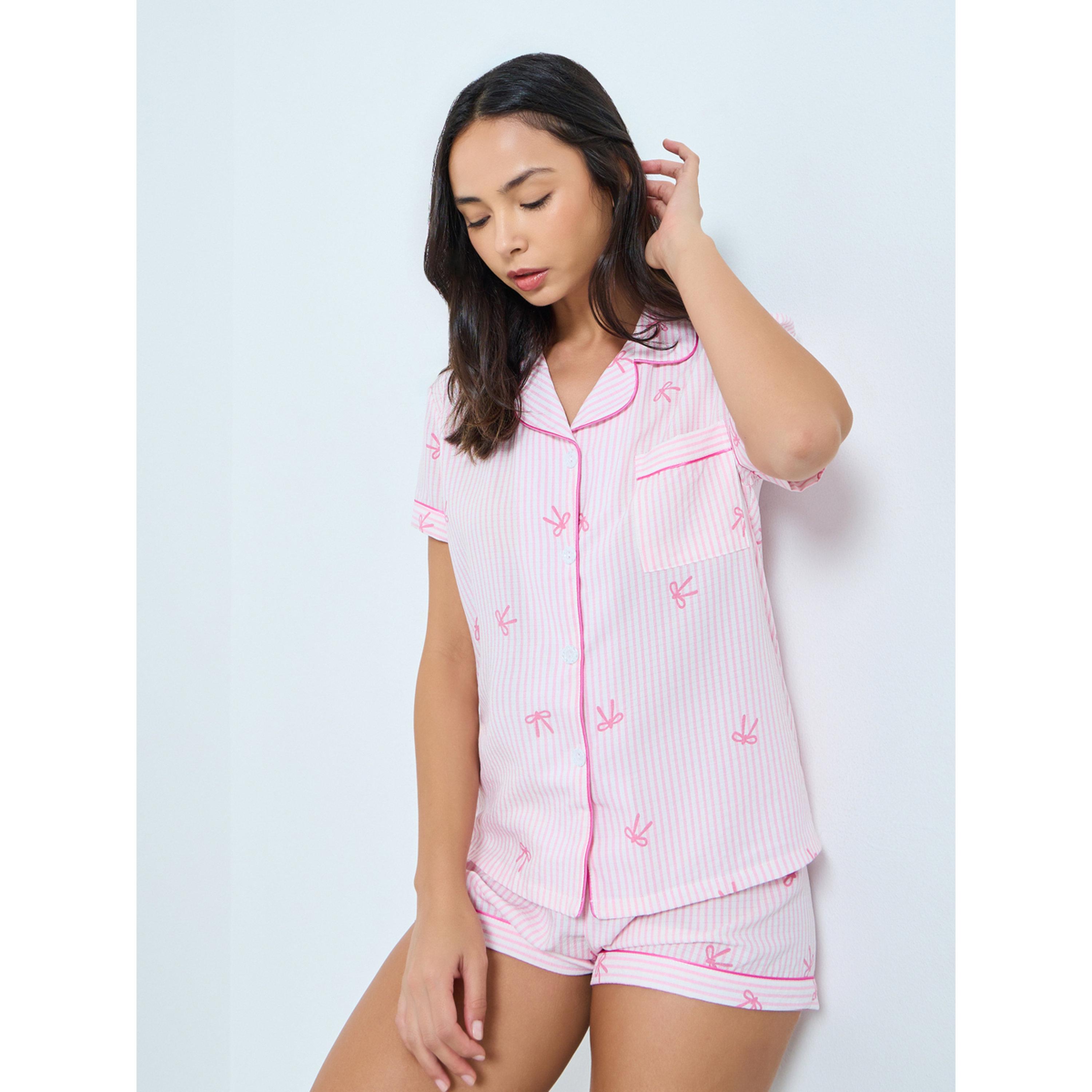 مجموعة من شورت وبلوزة بطبعة فيونكة ومخططة-women-clothing-nightwear-pyjamas-shortsets-image-4