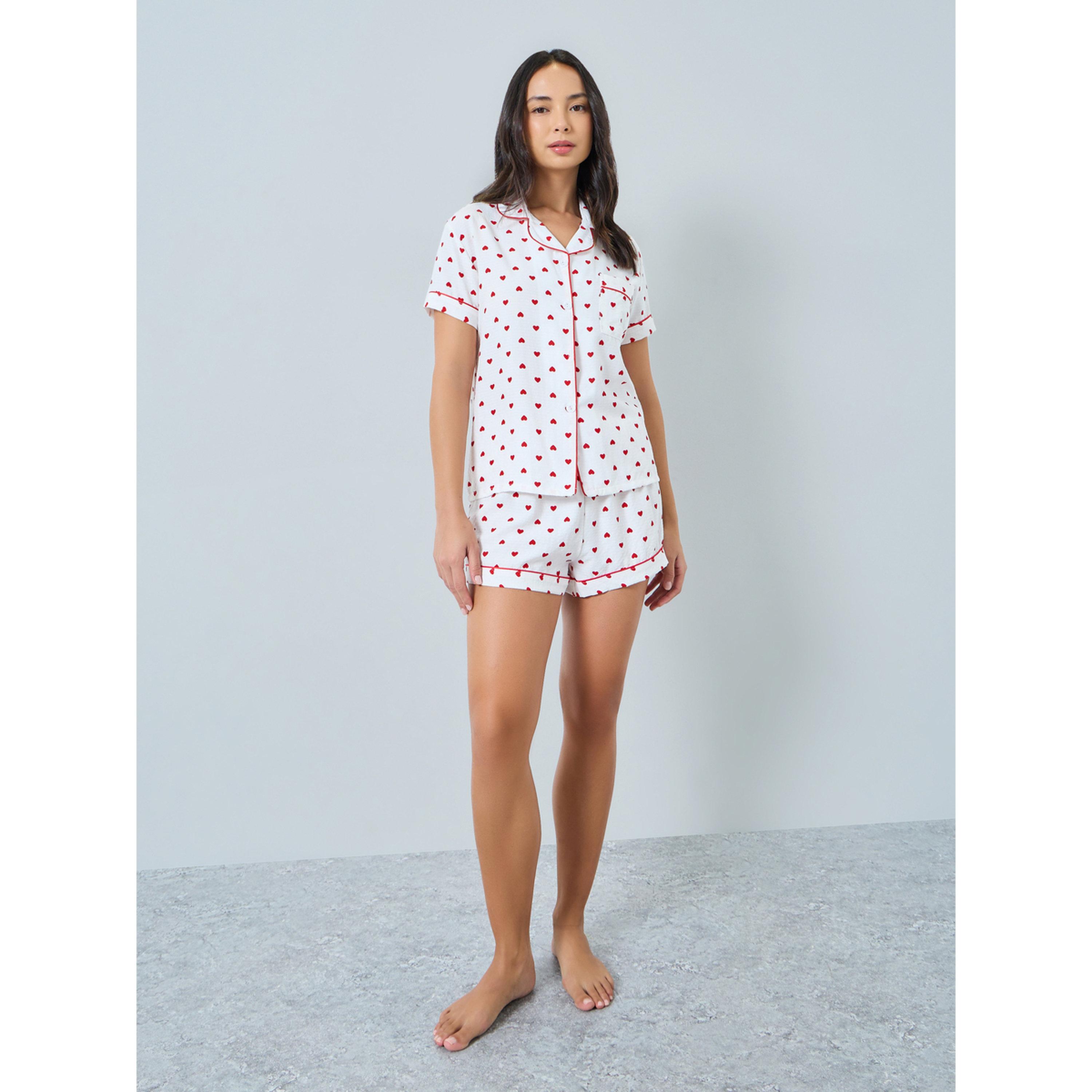 مجموعة من شورت وبلوزة بطبعة قلوب-women-clothing-nightwear-pyjamas-shortsets-image-5