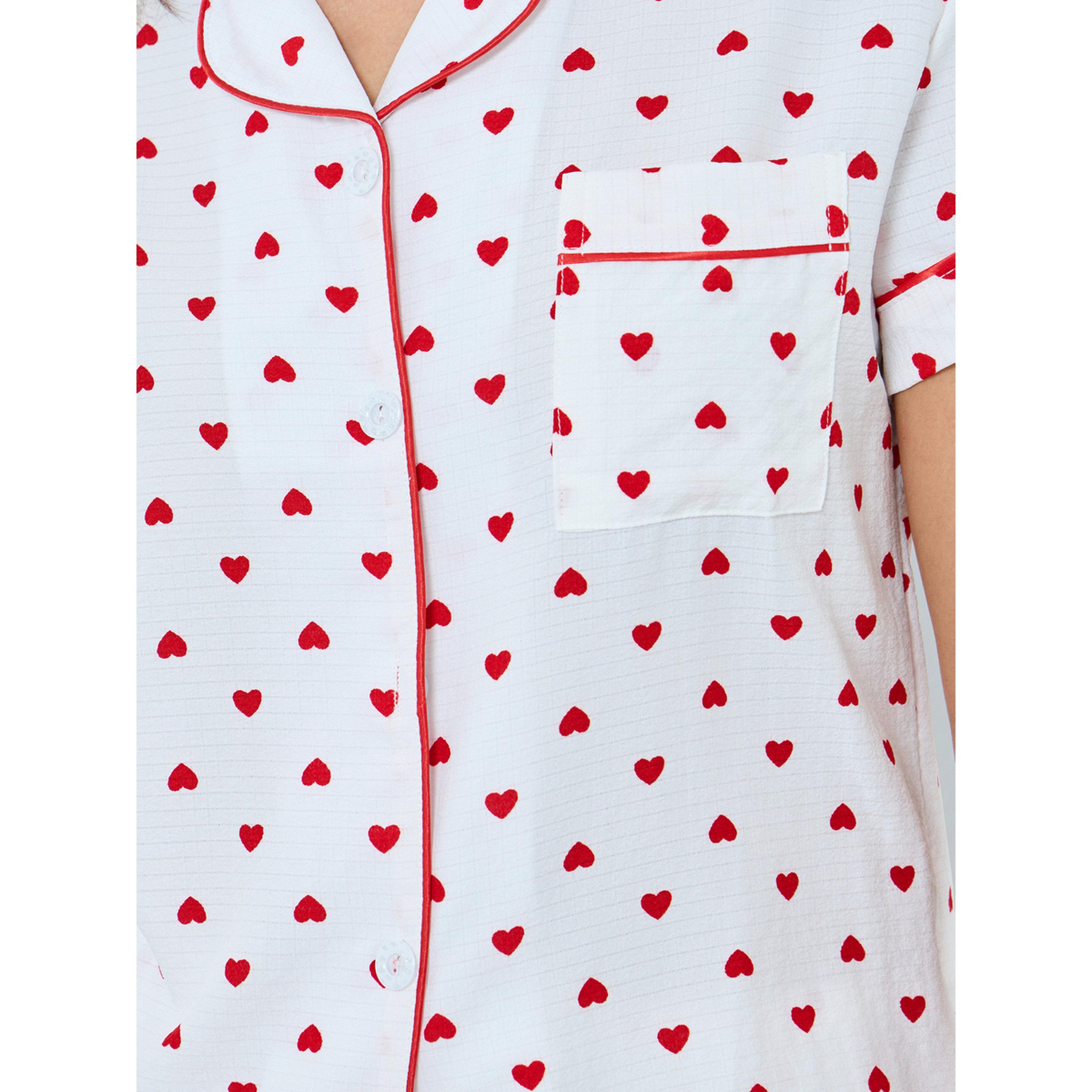 مجموعة من شورت وبلوزة بطبعة قلوب-women-clothing-nightwear-pyjamas-shortsets-image-1