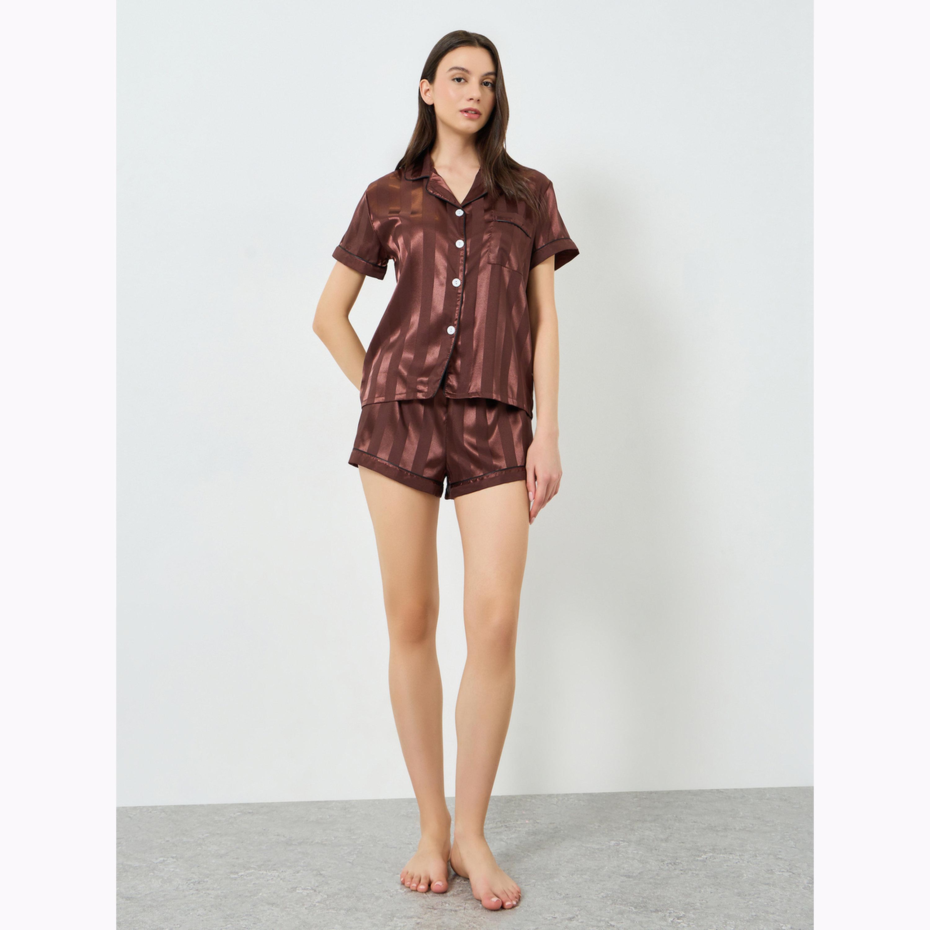 طقم بيجاما من شورت وبلوزة مخططة بحواف متباينة-women-clothing-nightwear-pyjamas-shortsets-image-5