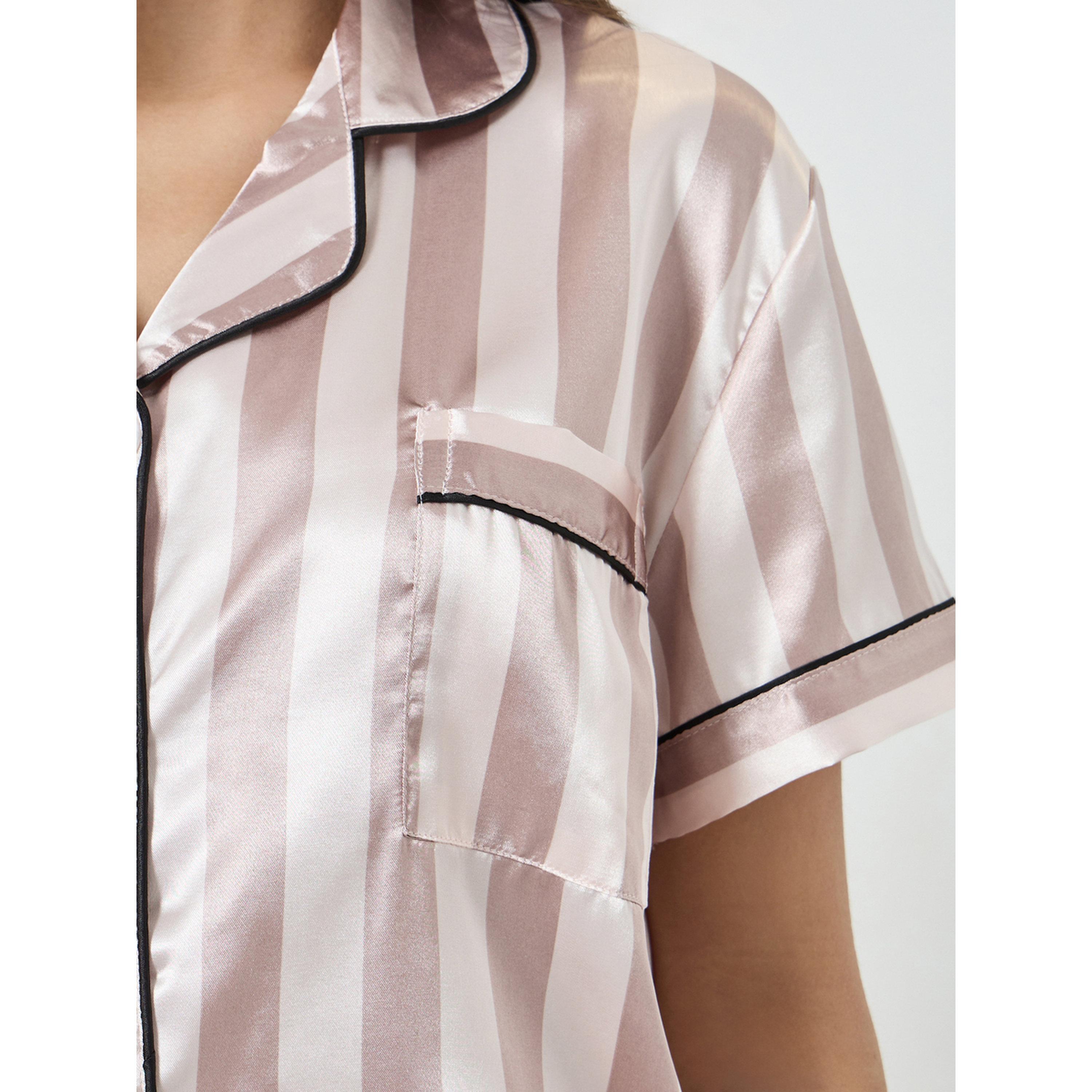 مجموعة من شورت وبلوزة مخططة بحواف-women-clothing-nightwear-pyjamas-shortsets-image-1
