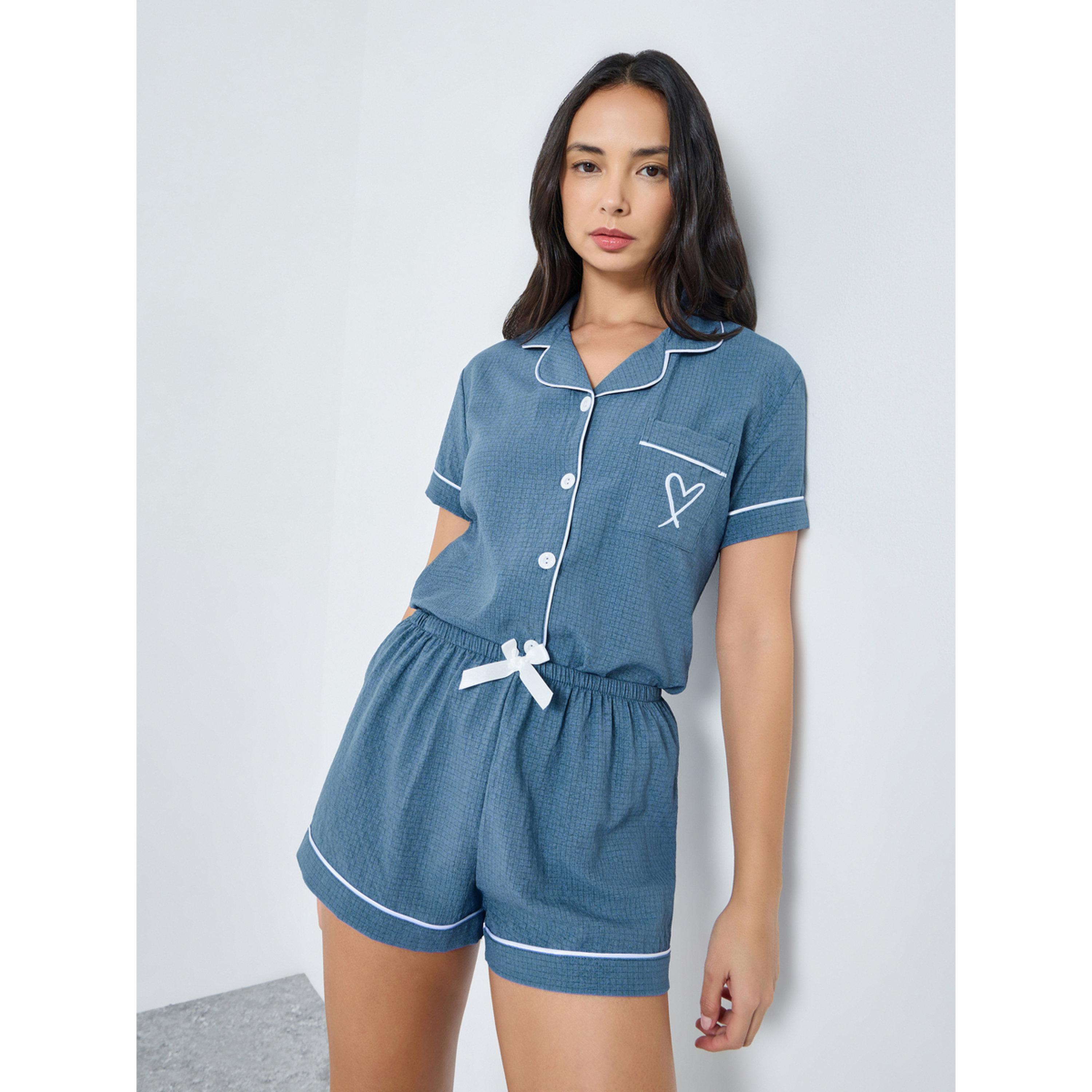 مجموعة من شورت وبلوزة بتفاصيل أنابيب متباينة-women-clothing-nightwear-pyjamas-shortsets-image-3