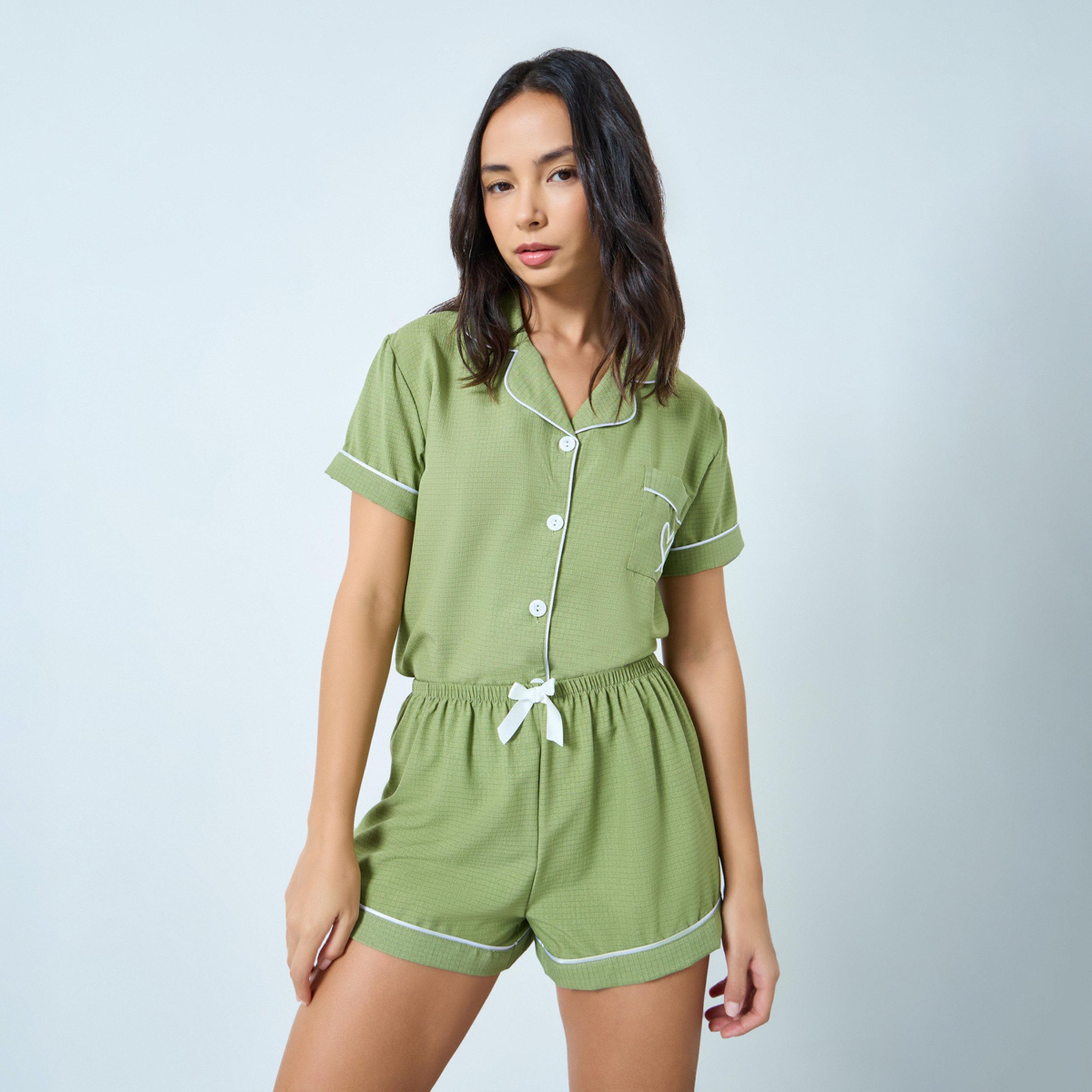 مجموعة من شورت وبلوزة بتفاصيل أنابيب متباينة-women-clothing-nightwear-pyjamas-shortsets-image-1