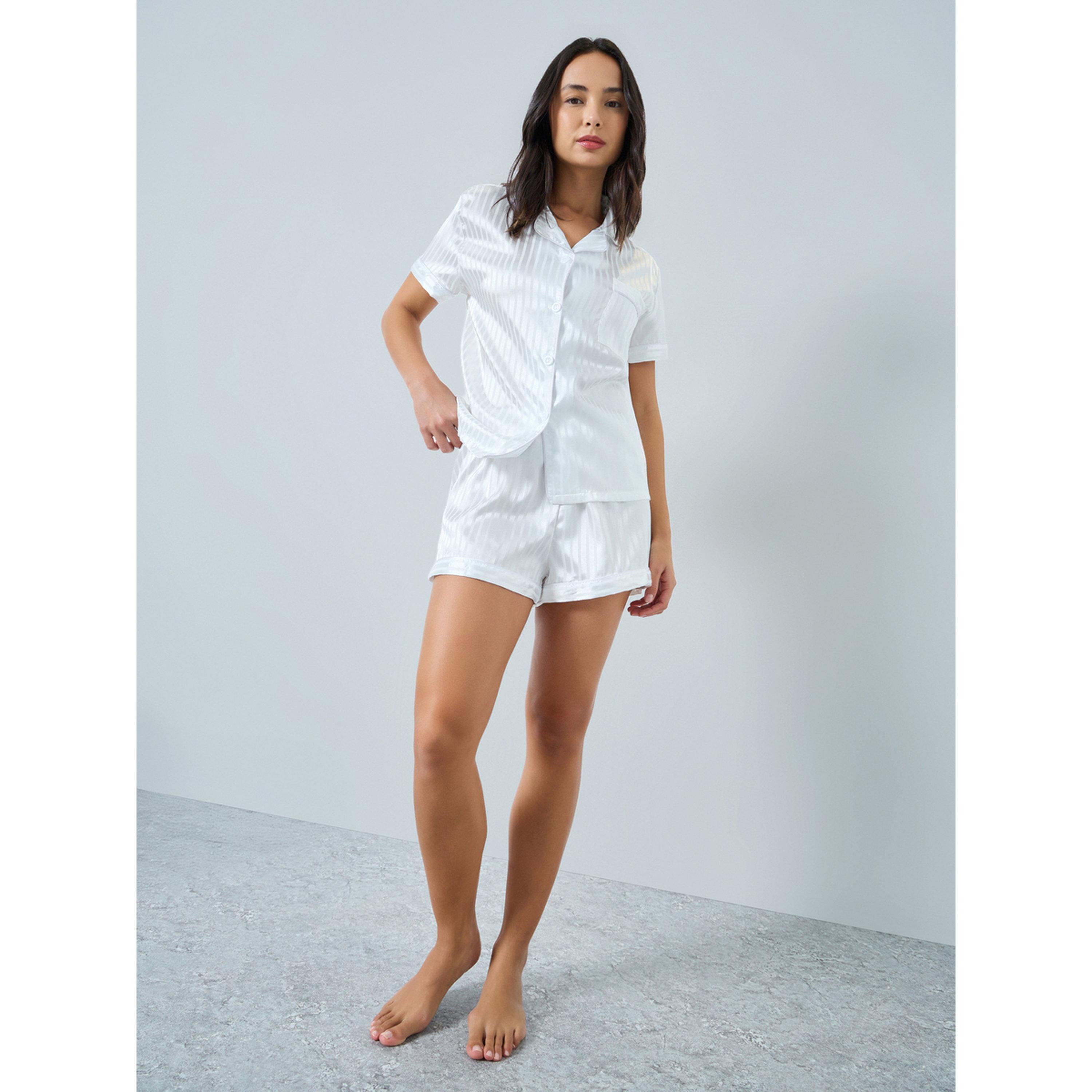 مجموعة من شورت وبلوزة ستان بنمط مكرر-women-clothing-nightwear-pyjamas-shortsets-image-5