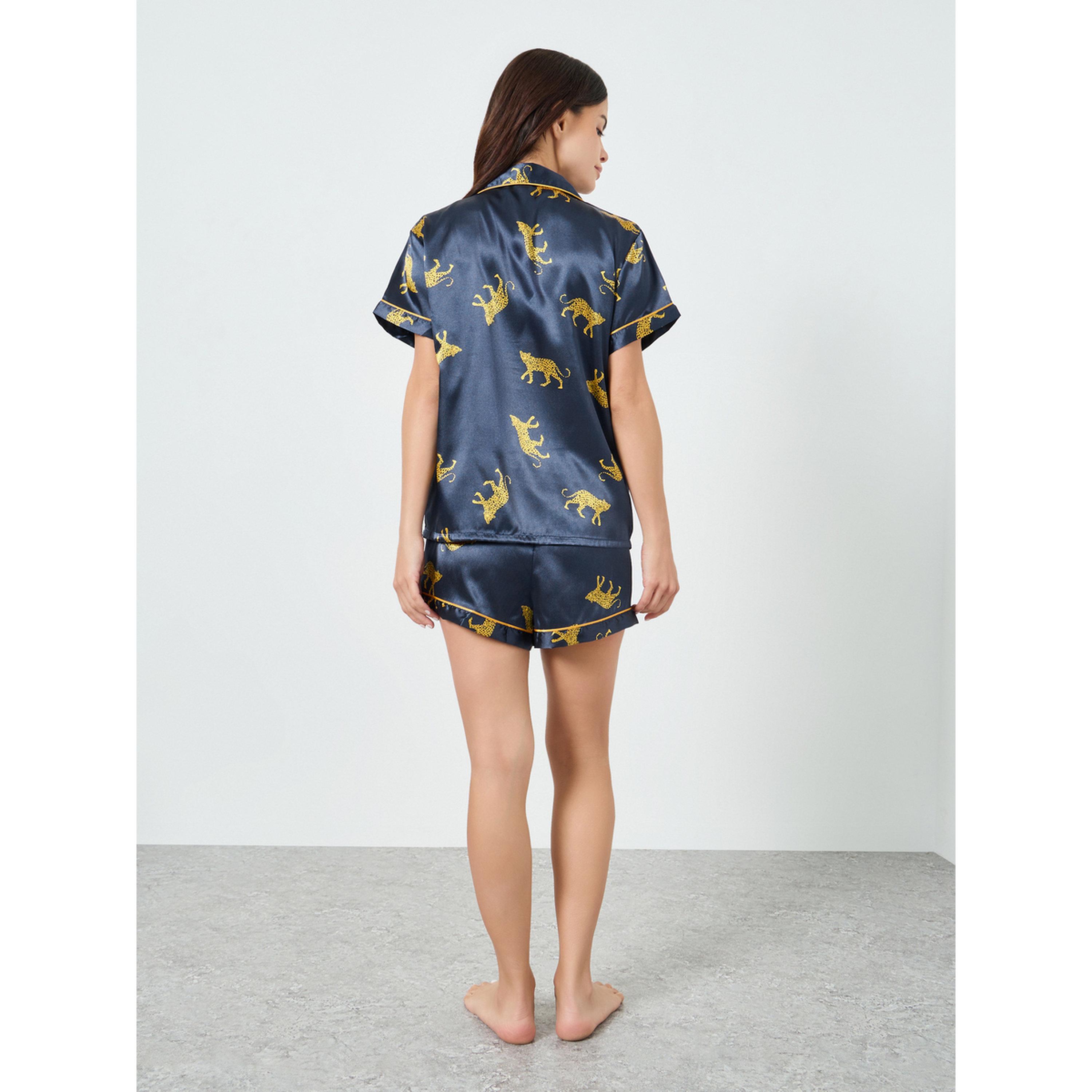 مجموعة من شورت وبلوزة بطبعة فهد-women-clothing-nightwear-pyjamas-shortsets-image-3