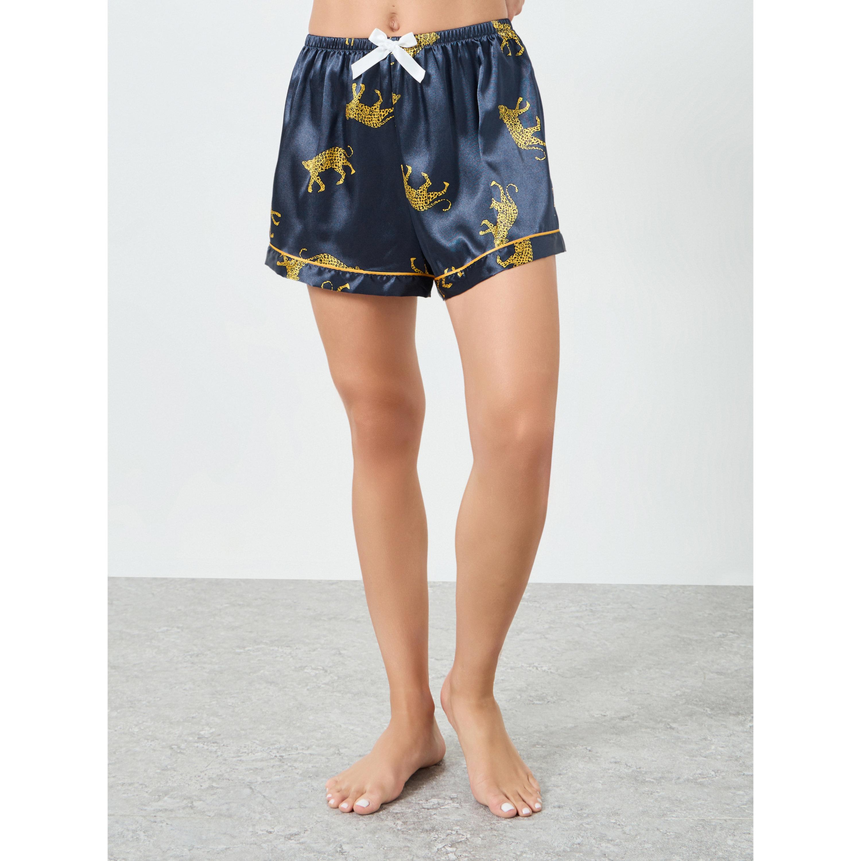 مجموعة من شورت وبلوزة بطبعة فهد-women-clothing-nightwear-pyjamas-shortsets-image-2