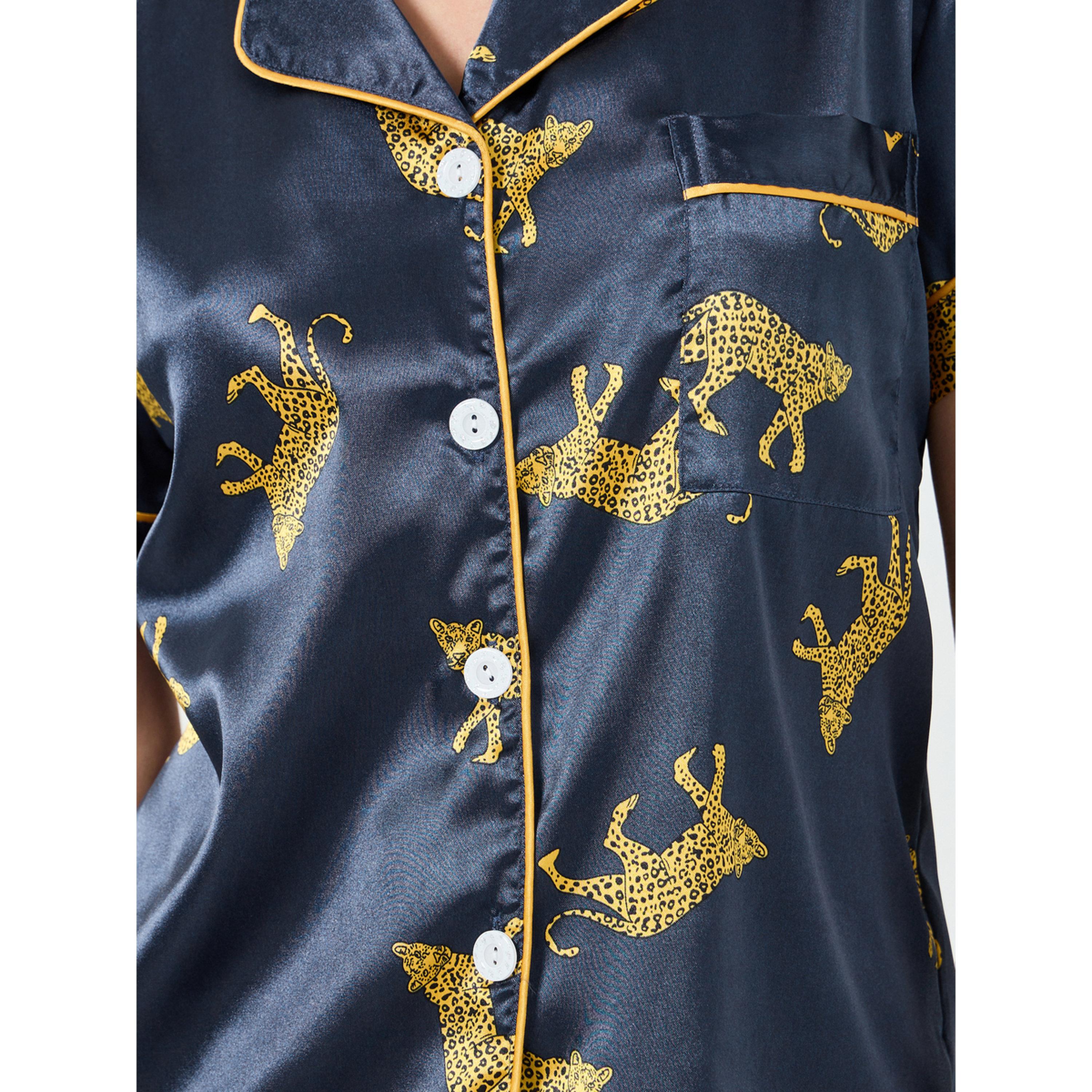 مجموعة من شورت وبلوزة بطبعة فهد-women-clothing-nightwear-pyjamas-shortsets-image-1