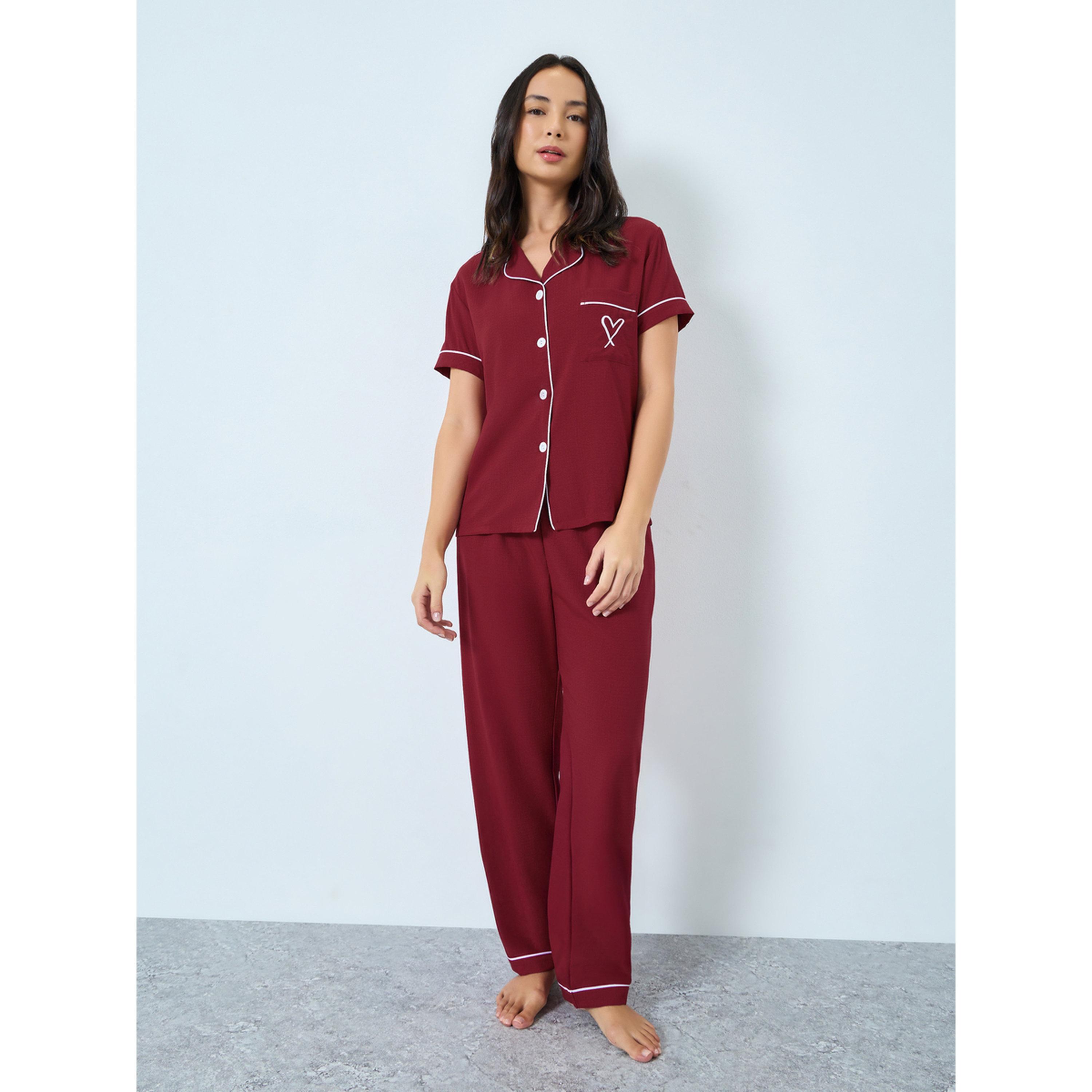 طقم بيجاما من بنطال وبلوزة بتفاصيل جيب وقلب-women-clothing-nightwear-pyjamas-longsets-image-1