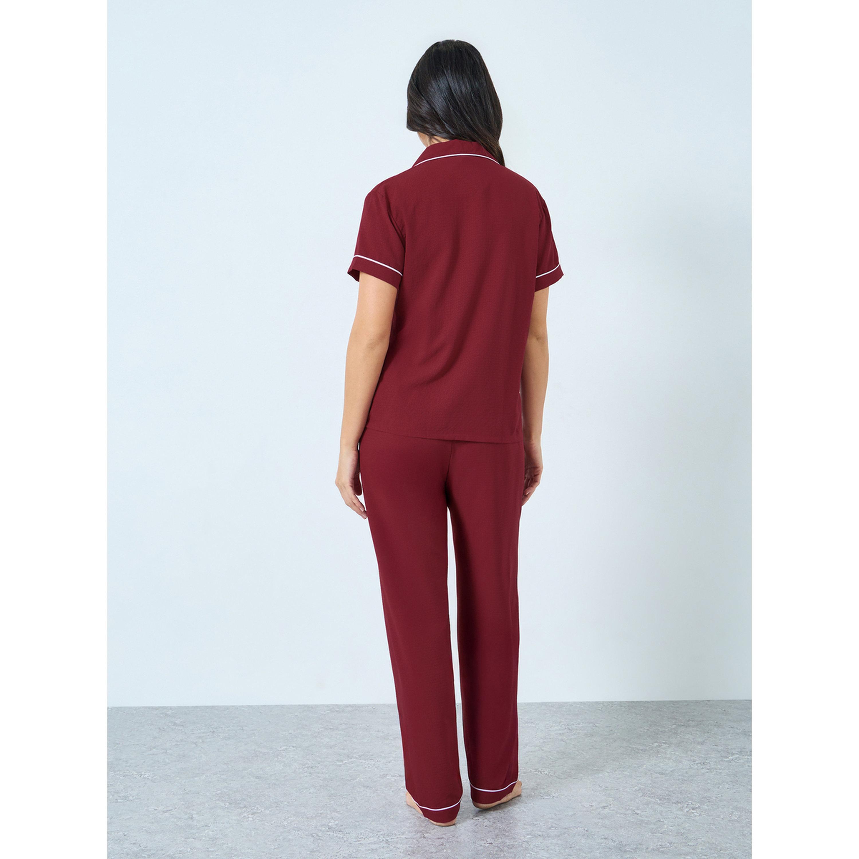طقم بيجاما من بنطال وبلوزة بتفاصيل جيب وقلب-women-clothing-nightwear-pyjamas-longsets-image-4