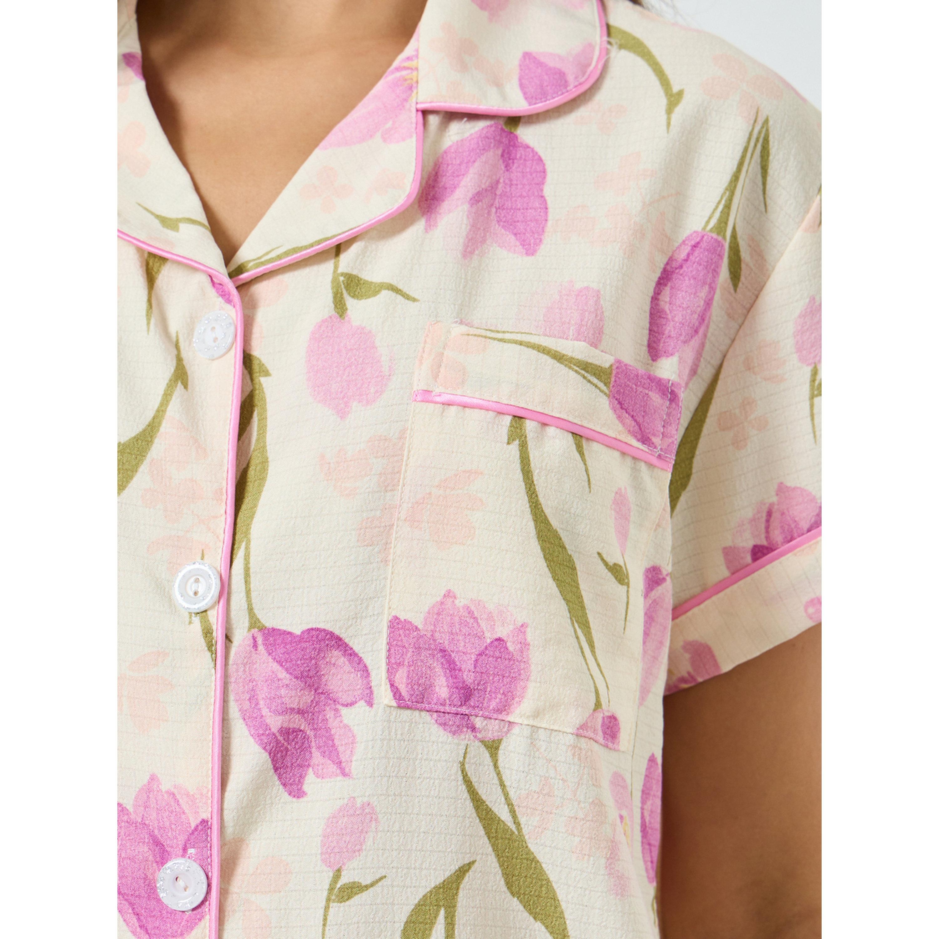 مجموعة من شورت وبلوزة بأكمام قصيرة وطبعة زهور-women-clothing-nightwear-pyjamas-shortsets-image-1