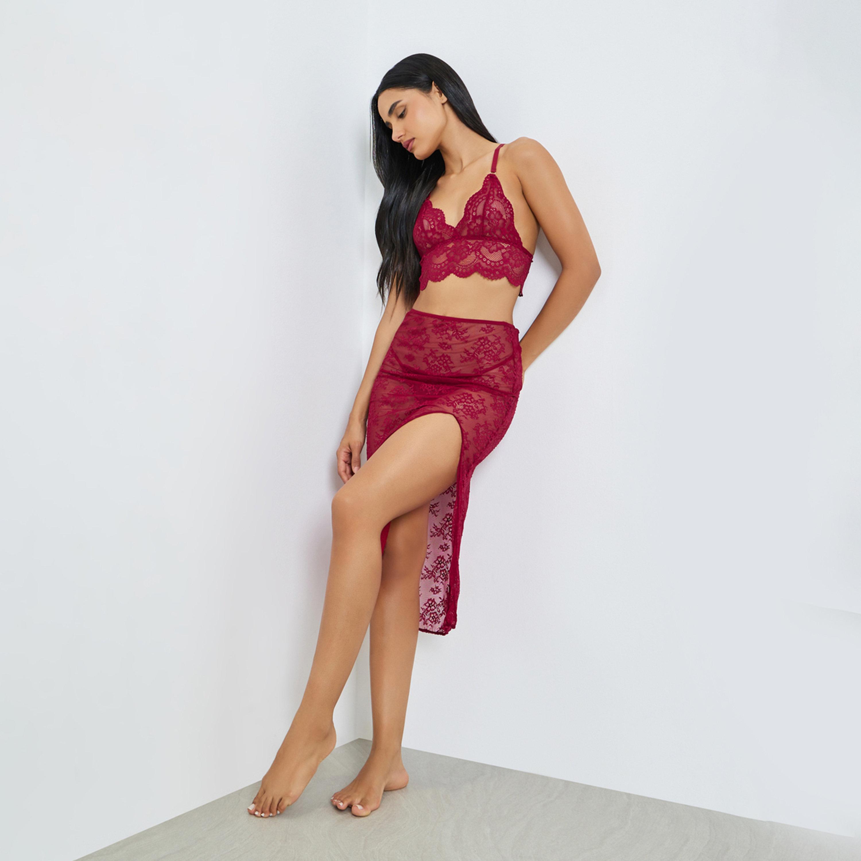 طقم من 3 براليت دانتيل وتنورة وكيلوت بدون حشوة أو سلك-women-clothing-lingerie-lingeriesets-image-1