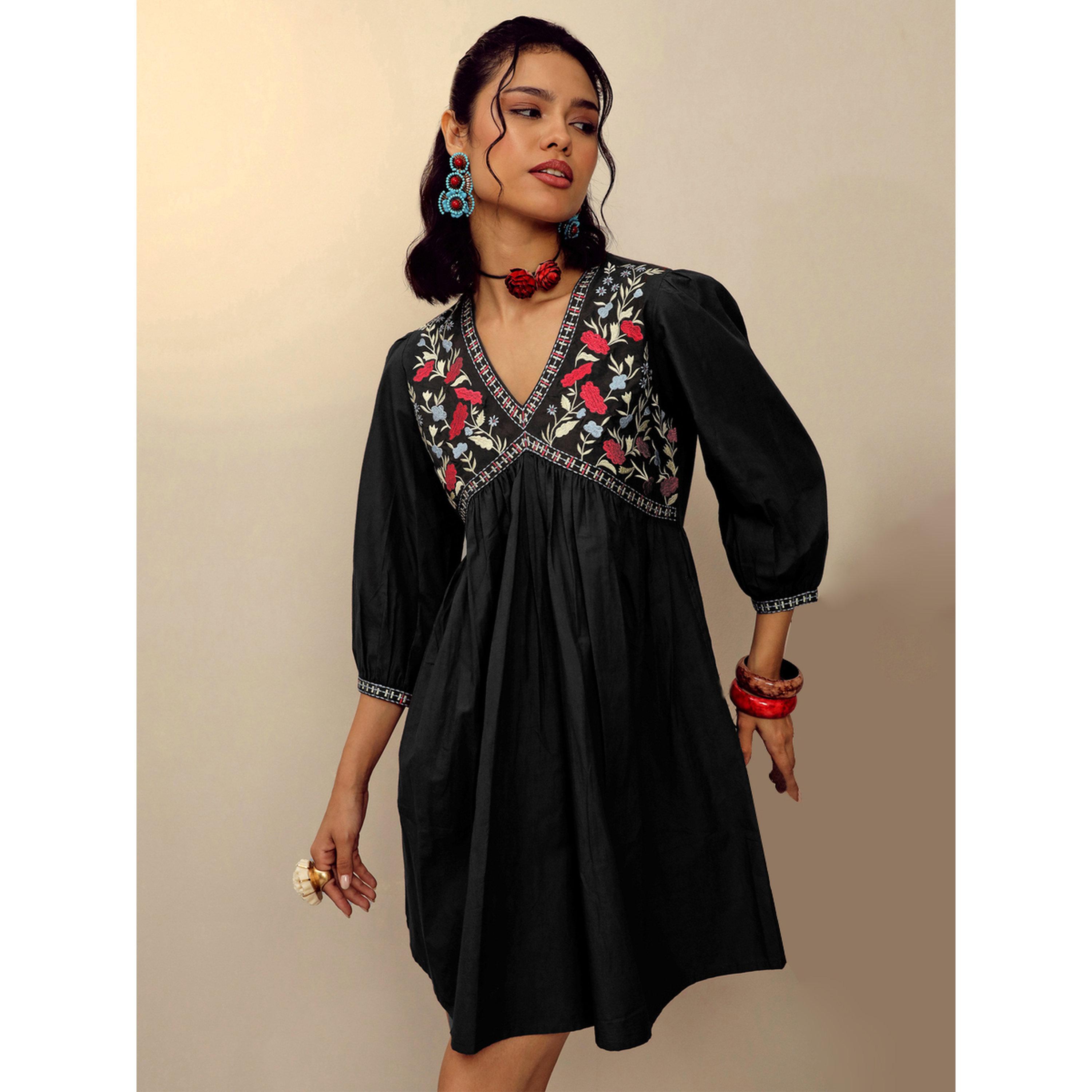فستان قصير بوبلين مطرز وتفاصيل مزمومة أسود-women-clothing-dresses-image-1