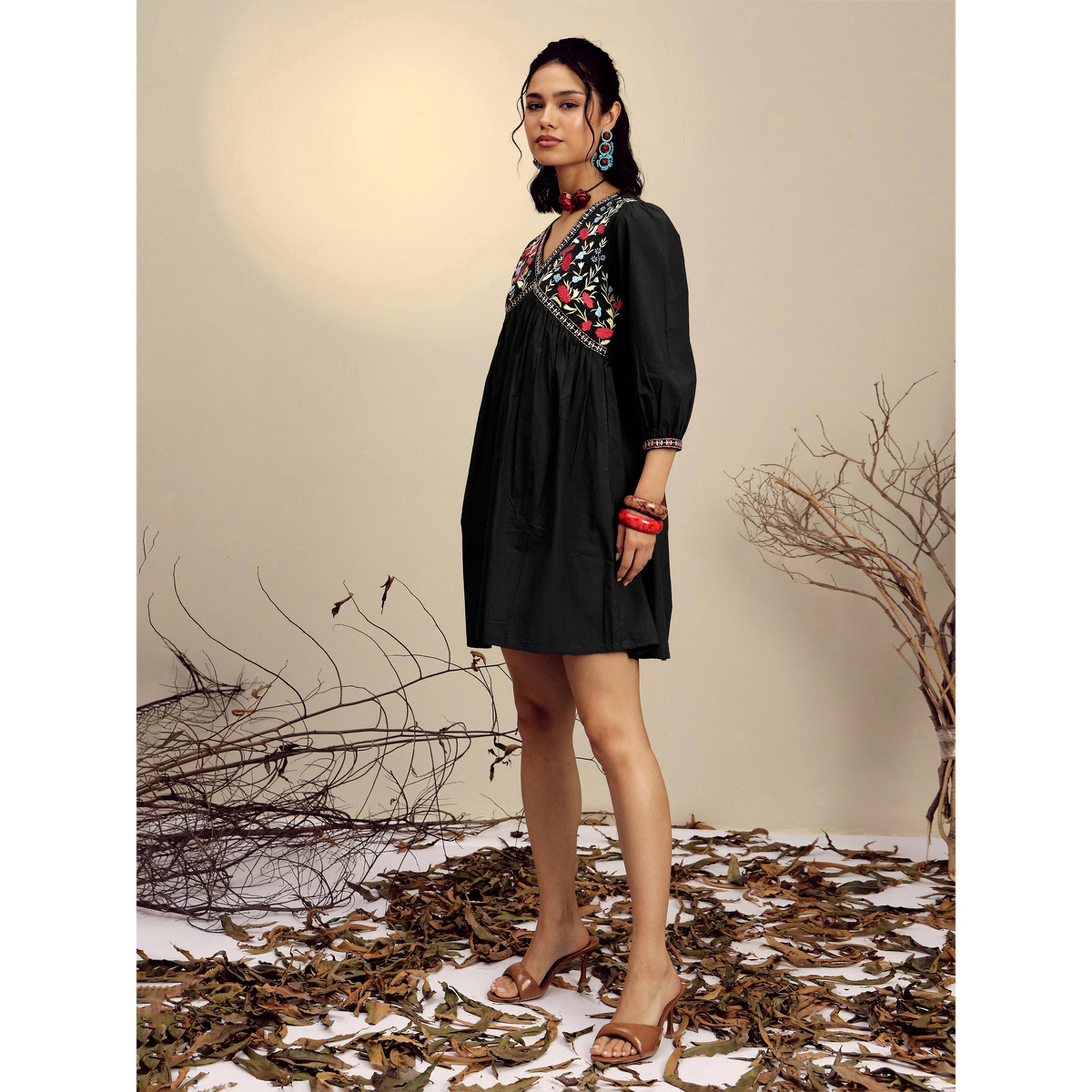 فستان قصير بوبلين مطرز وتفاصيل مزمومة أسود-women-clothing-dresses-image-3