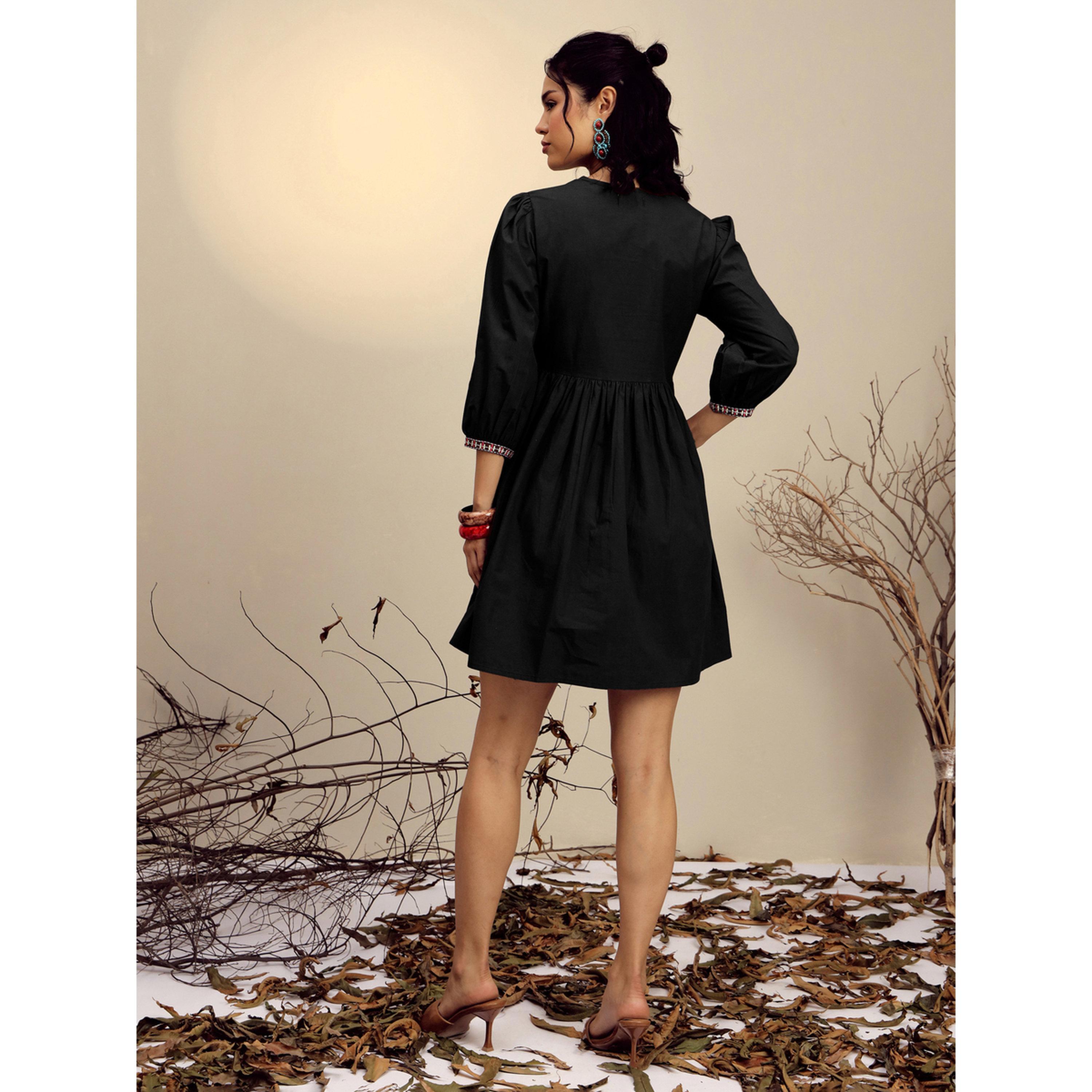 فستان قصير بوبلين مطرز وتفاصيل مزمومة أسود-women-clothing-dresses-image-4