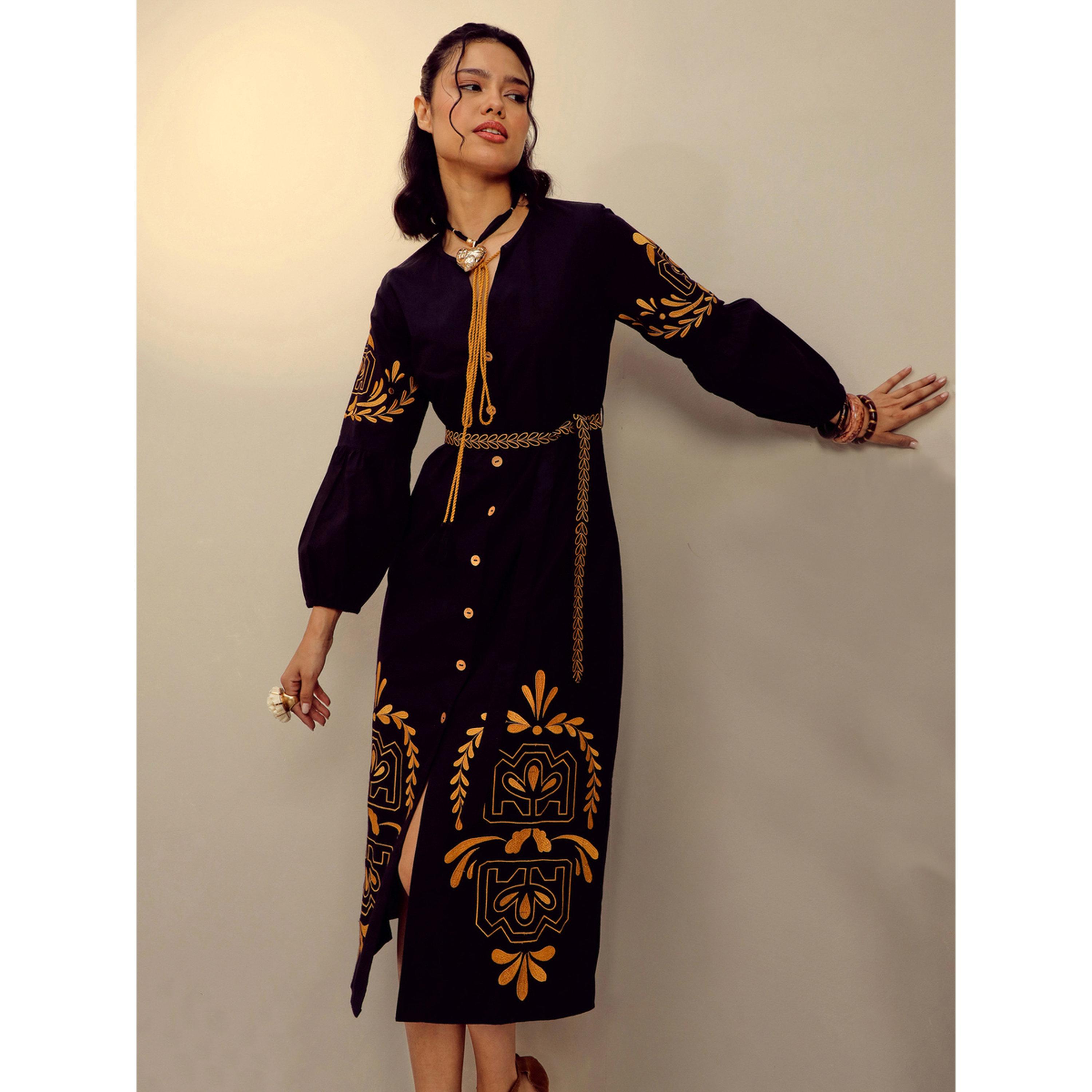 فستان ميدي بوبلين مطرز بفتحة جانبية أسود-women-clothing-dresses-image-1