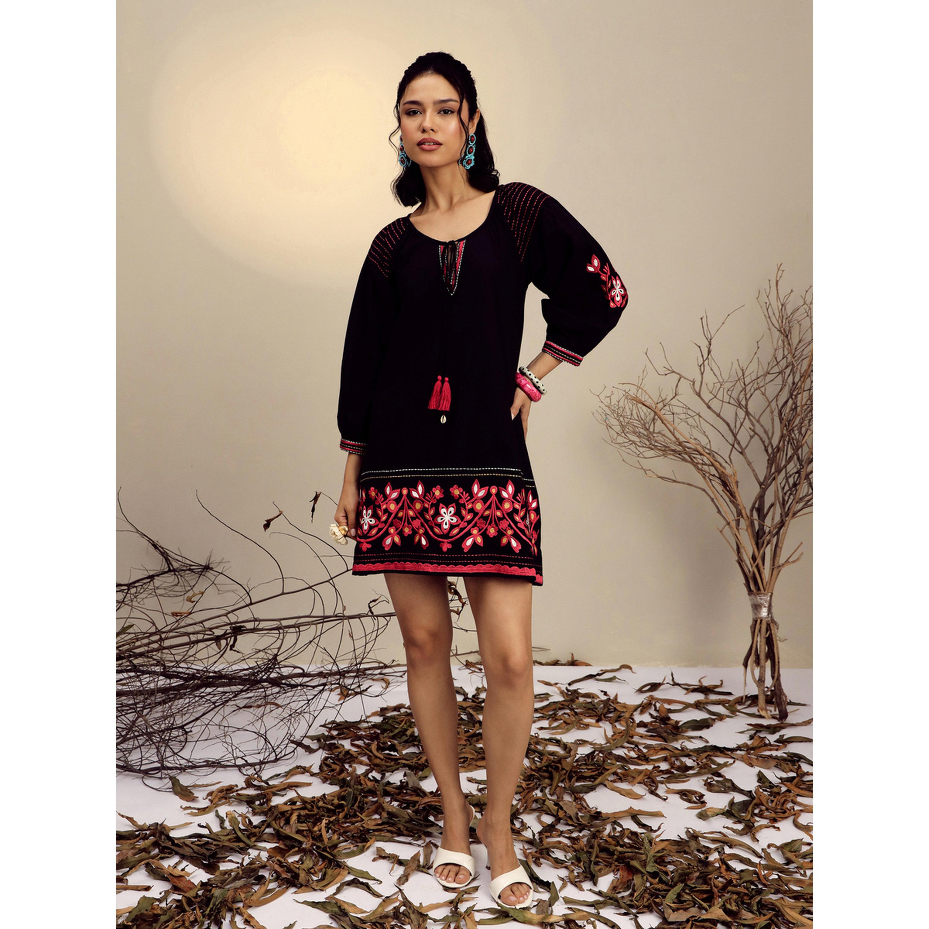 فستان قصير بوبلين مطرز أسود-women-clothing-dresses-image-4