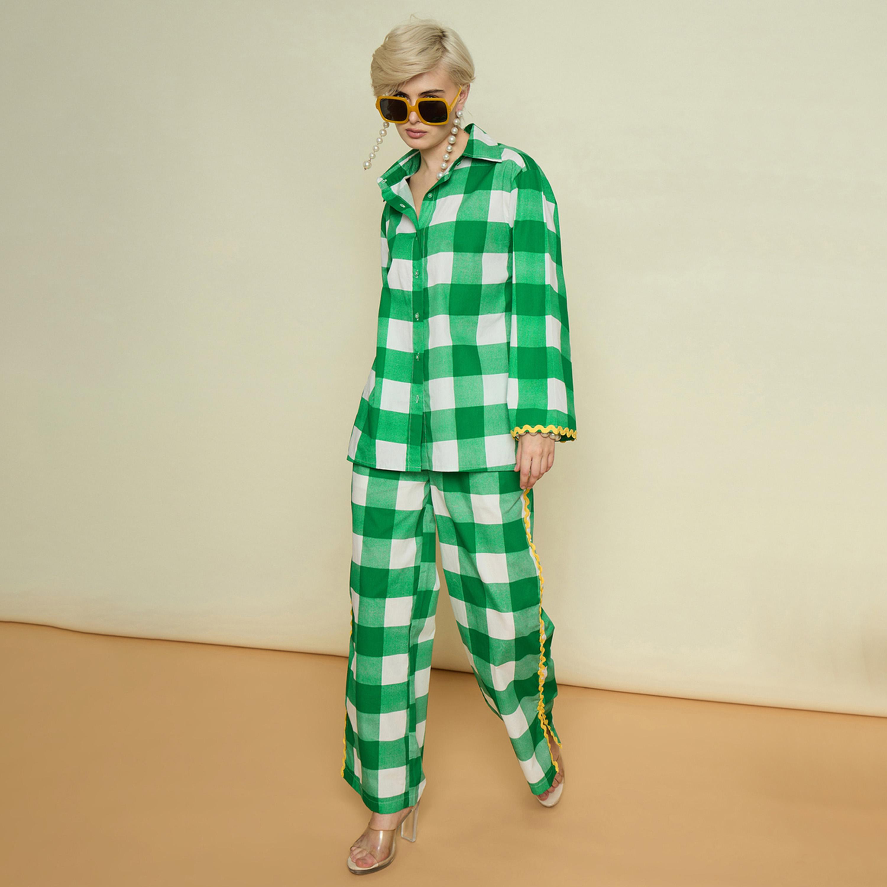 طقم منسق من بنطال مستقيم وبلوزة كاروهات بتفاصيل ريك راك أخضر-women-clothing-coordsets-image-1