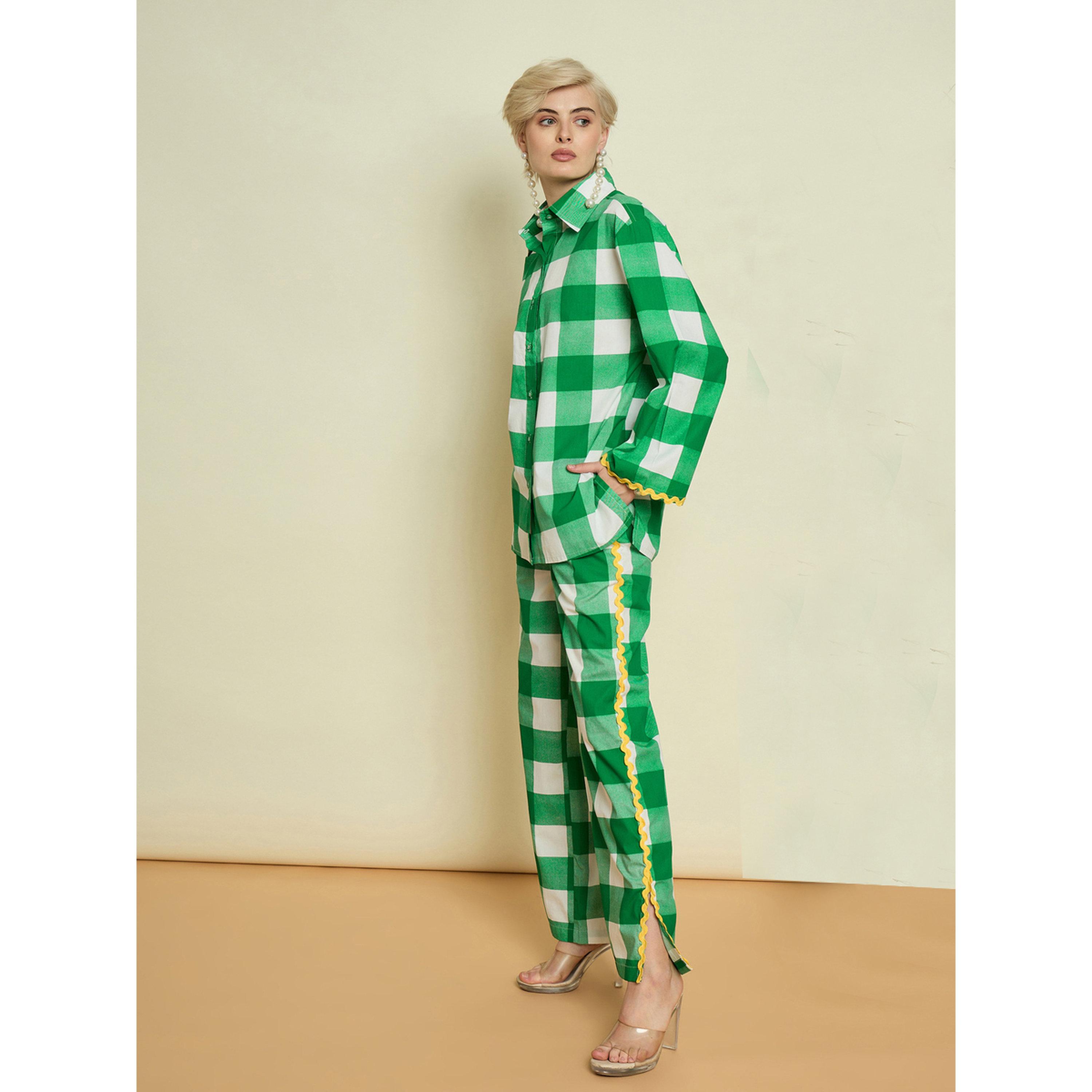 طقم منسق من بنطال مستقيم وبلوزة كاروهات بتفاصيل ريك راك أخضر-women-clothing-coordsets-image-3