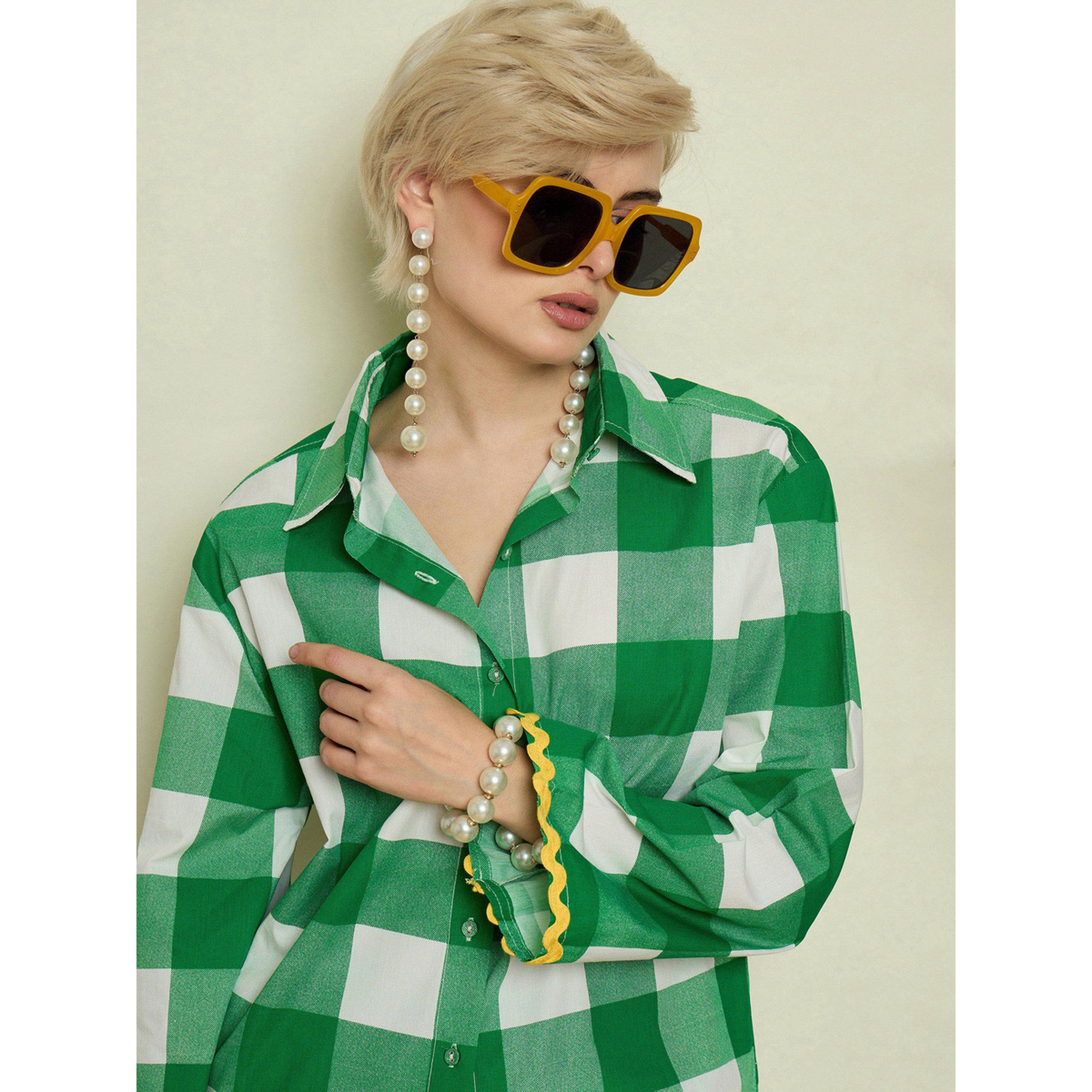 طقم منسق من بنطال مستقيم وبلوزة كاروهات بتفاصيل ريك راك أخضر-women-clothing-coordsets-image-4