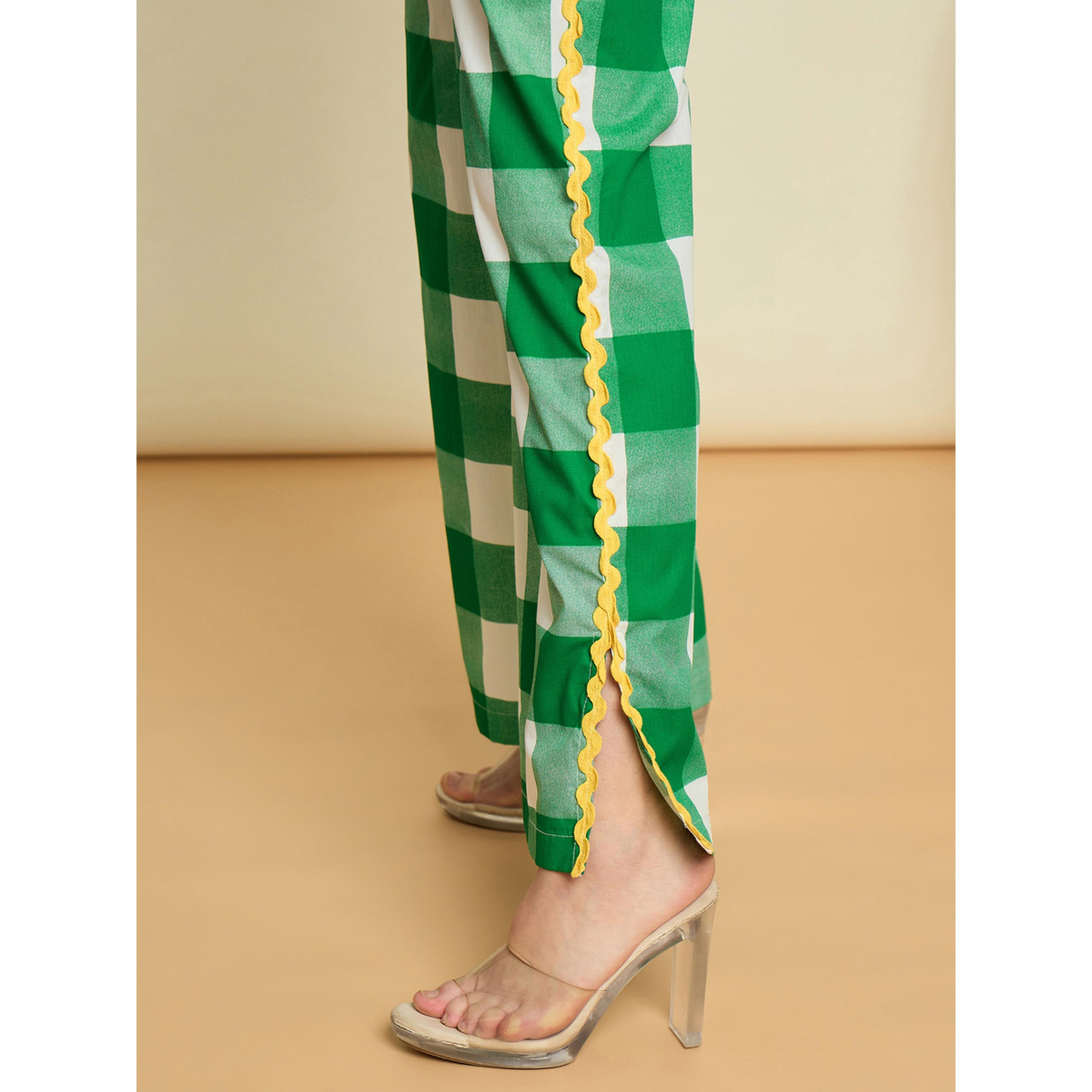 طقم منسق من بنطال مستقيم وبلوزة كاروهات بتفاصيل ريك راك أخضر-women-clothing-coordsets-image-6