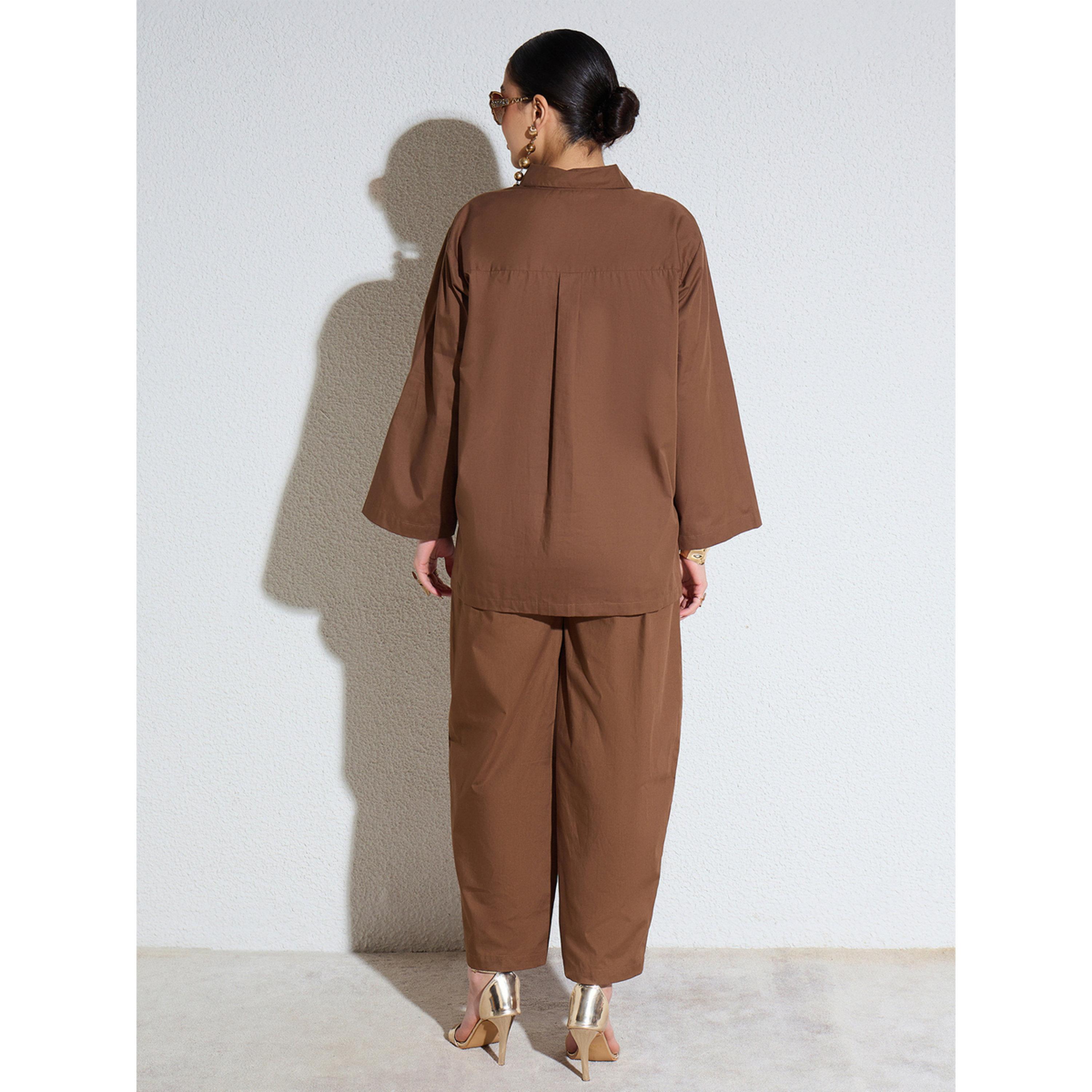 طقم منسق من بنطال بقصة مام فيت وبلوزة بوبلين واسعة بني-women-clothing-coordsets-image-6