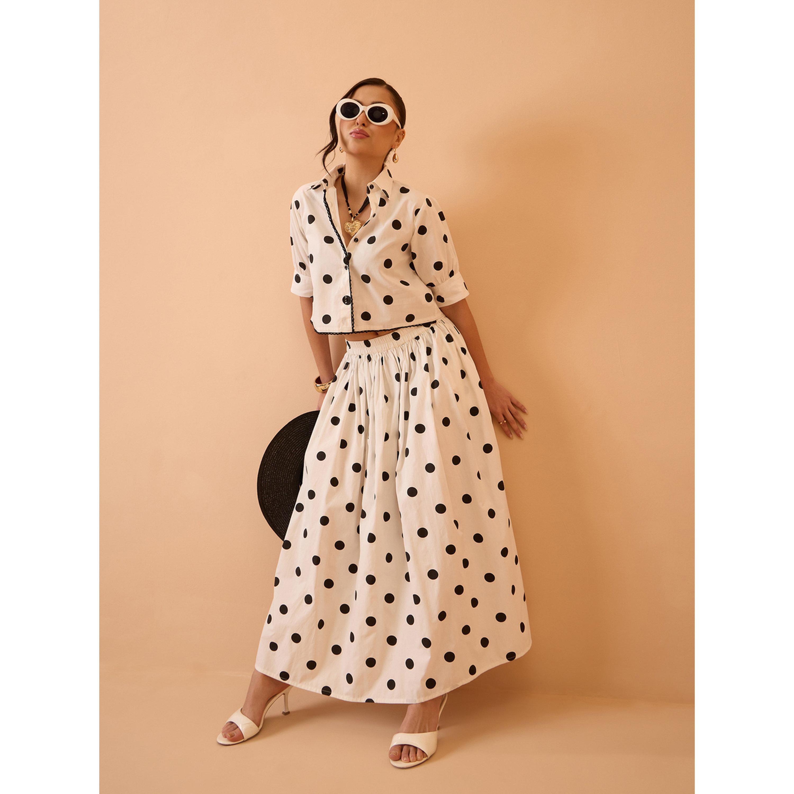طقم منسق من تنورة وبلوزة قصيرة بطبعة منقطة أبيض-women-clothing-coordsets-image-2