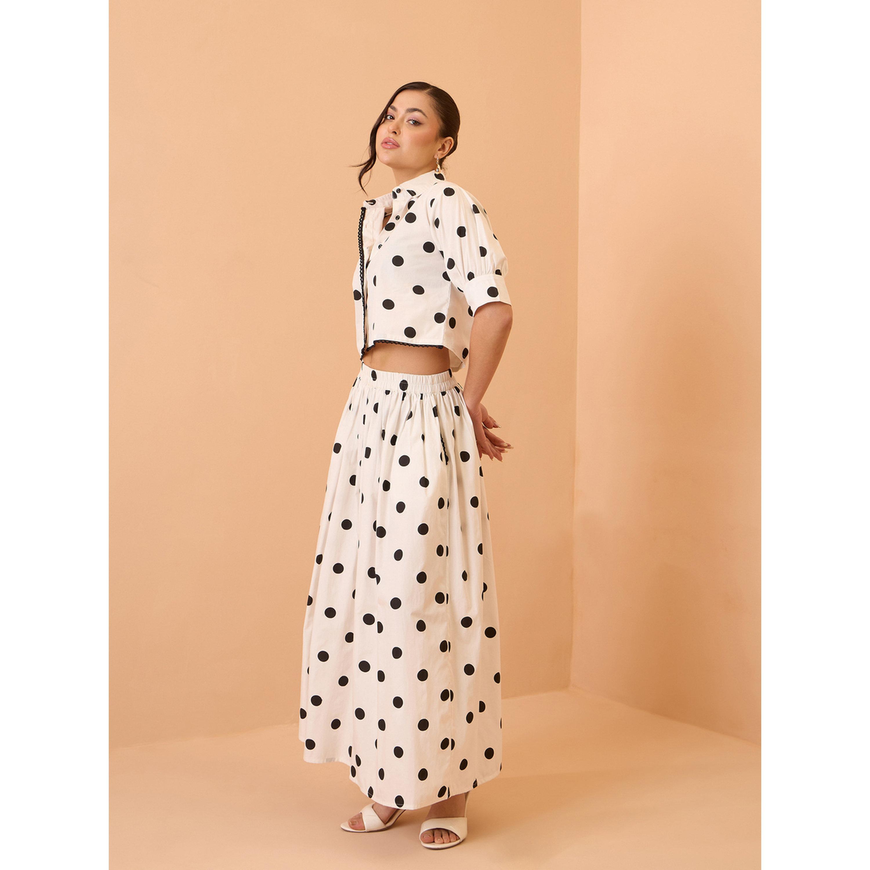 طقم منسق من تنورة وبلوزة قصيرة بطبعة منقطة أبيض-women-clothing-coordsets-image-3