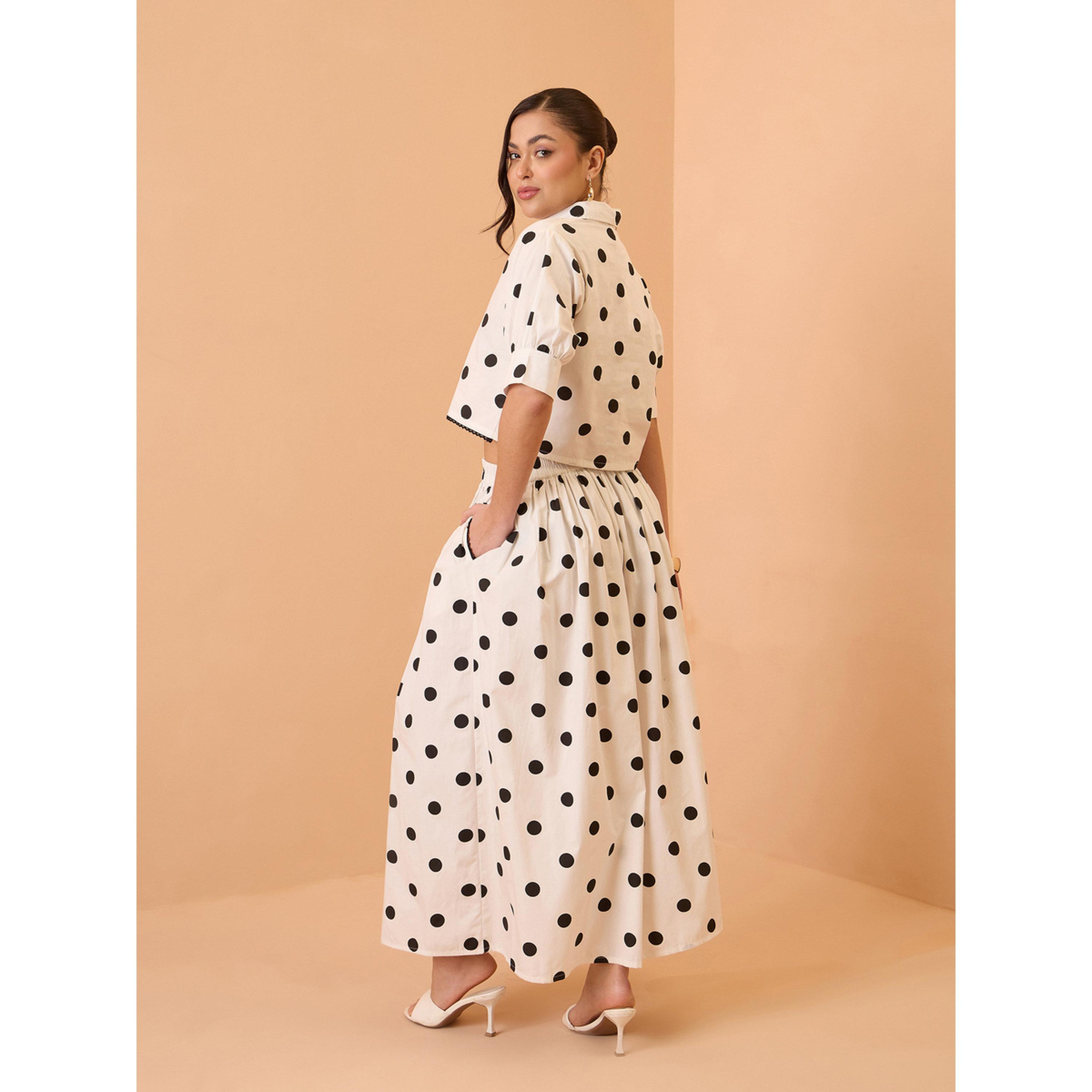 طقم منسق من تنورة وبلوزة قصيرة بطبعة منقطة أبيض-women-clothing-coordsets-image-4