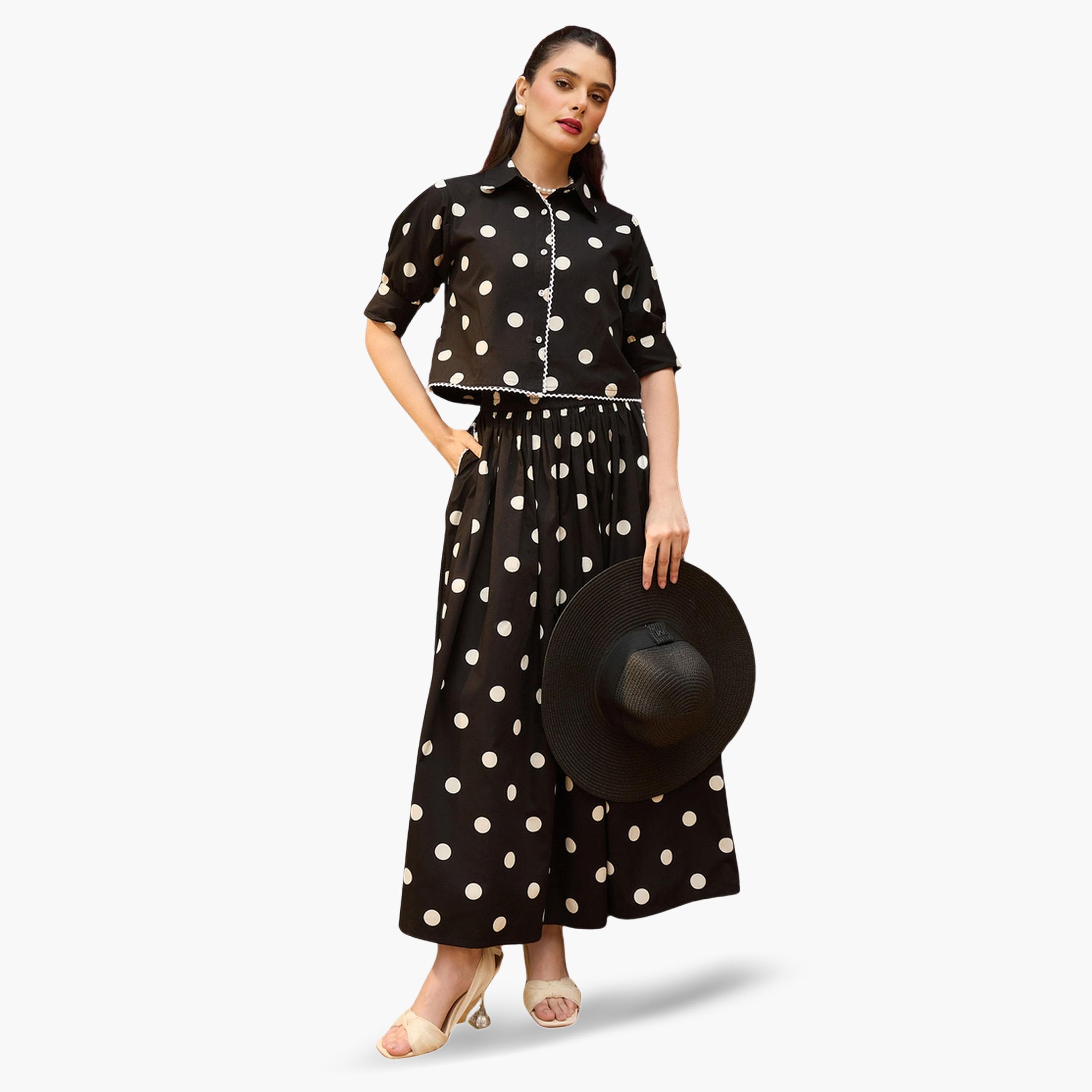 طقم منسق من تنورة وبلوزة قصيرة بطبعة منقطة أسود-women-clothing-coordsets-image-1