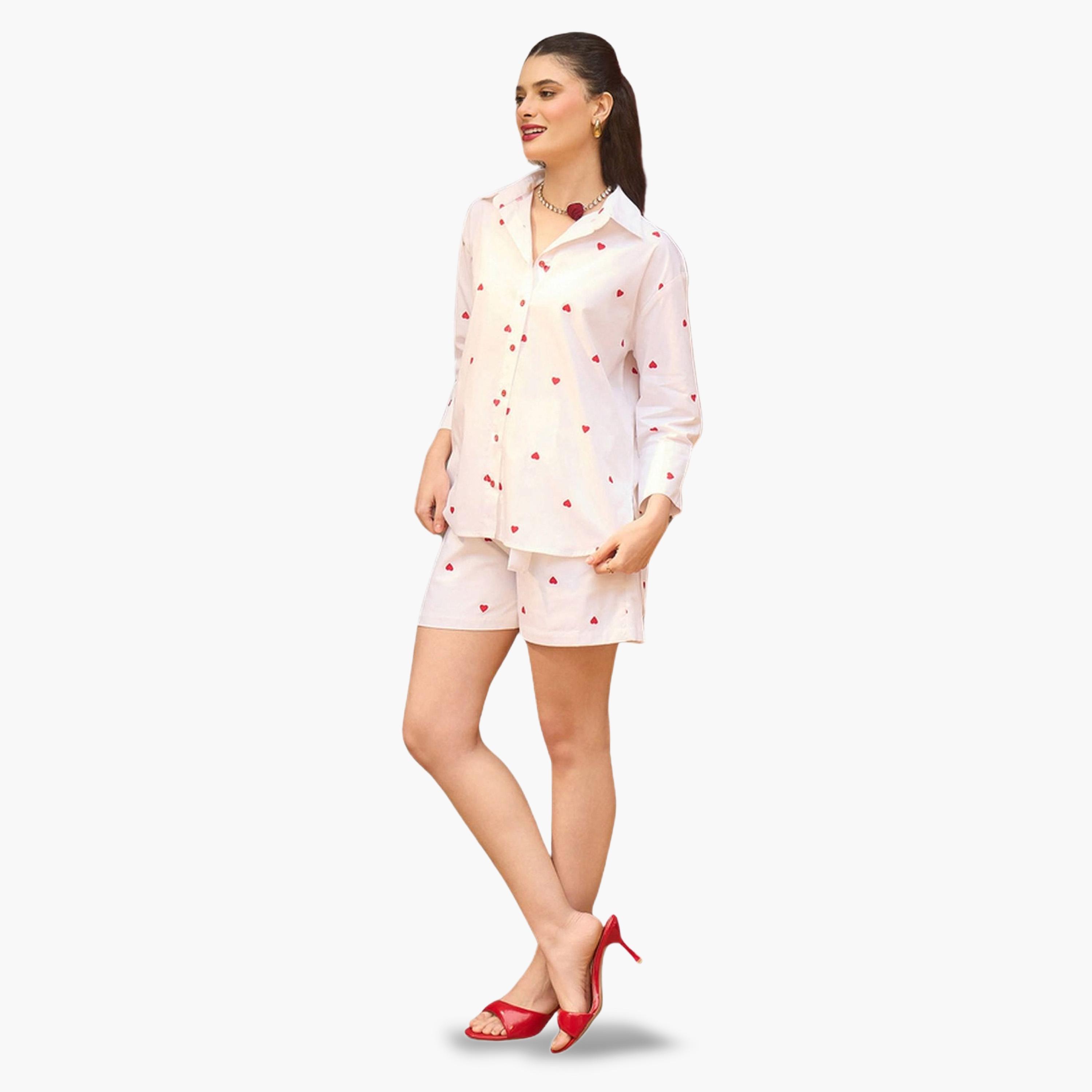طقم منسق من شورت بيبر باغ وبلوزة بطبعة قلوب أبيض-women-clothing-coordsets-image-3