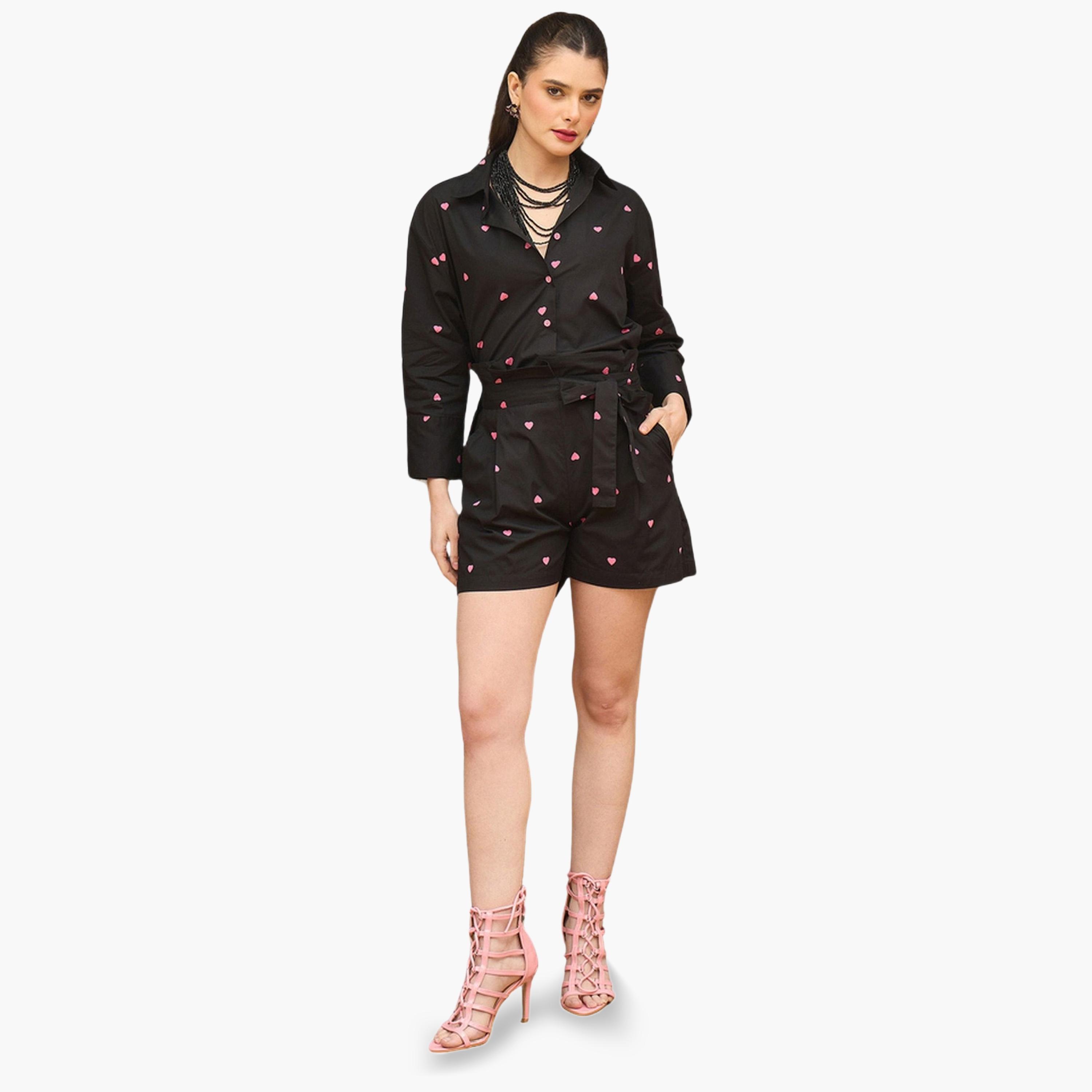 طقم منسق من شورت بيبر باغ وبلوزة بطبعة قلوب أسود-women-clothing-coordsets-image-2