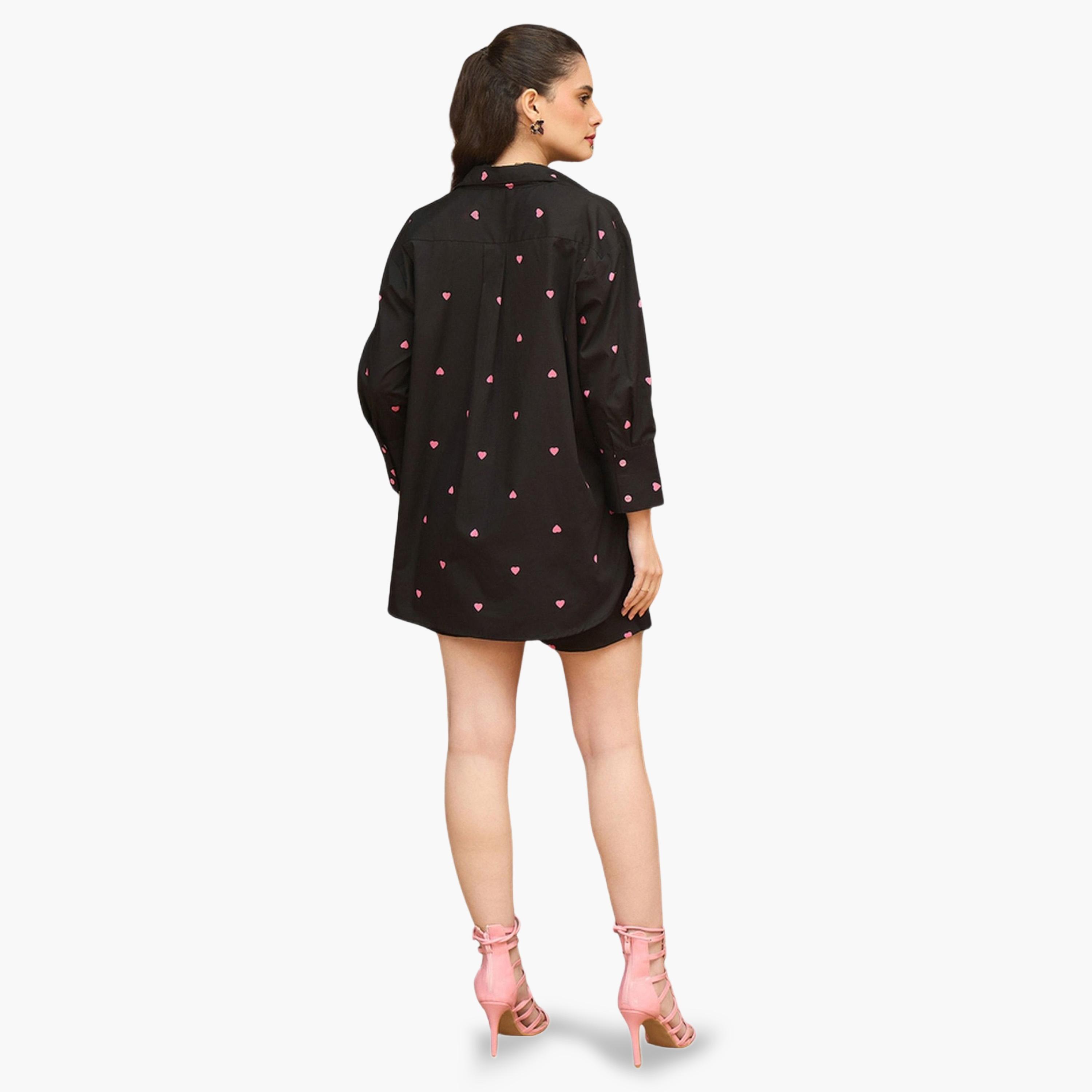 طقم منسق من شورت بيبر باغ وبلوزة بطبعة قلوب أسود-women-clothing-coordsets-image-5