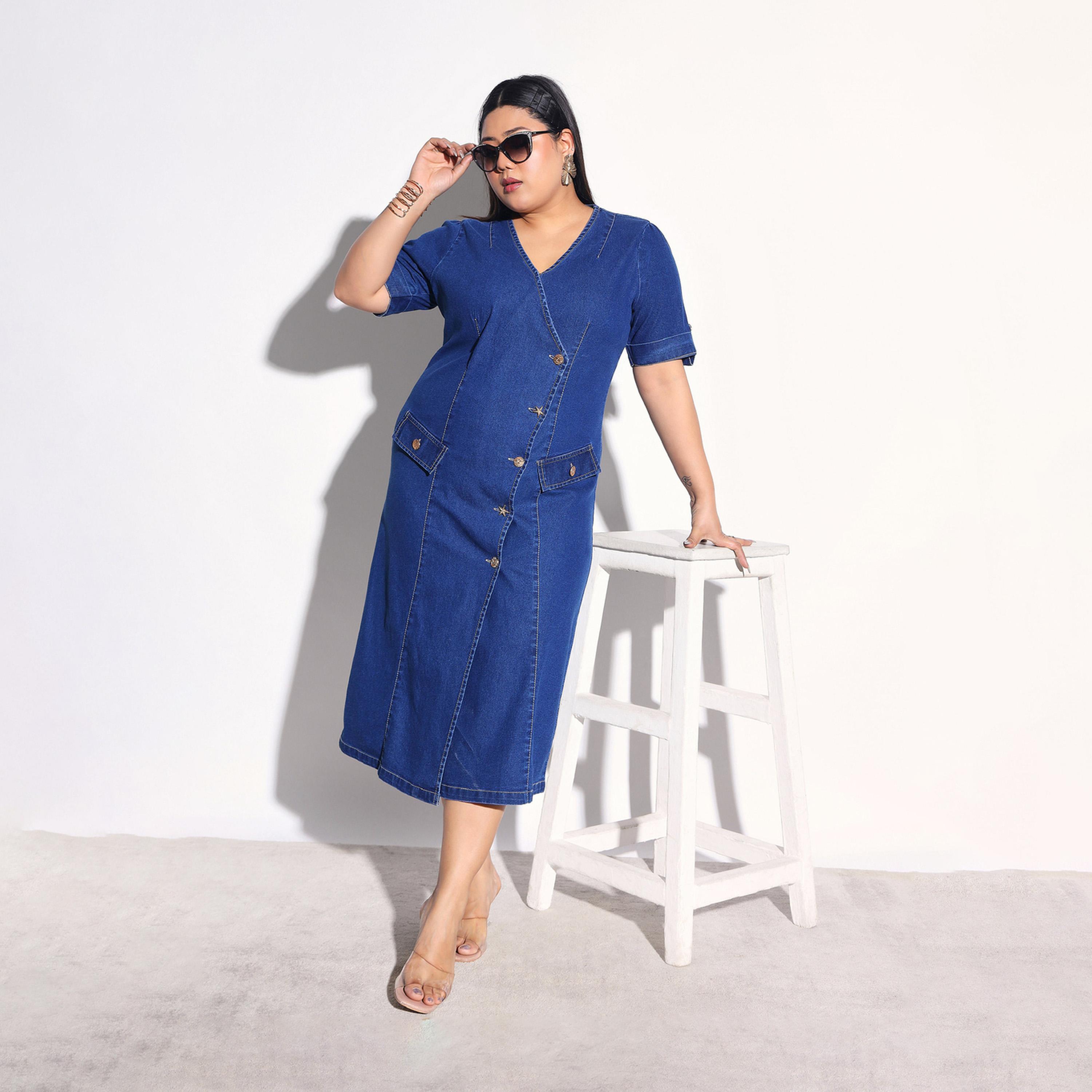 فستان ميدي دنيم نمط ملفوف بأزرار مقاس كبير-women-clothing-dresses-image-4