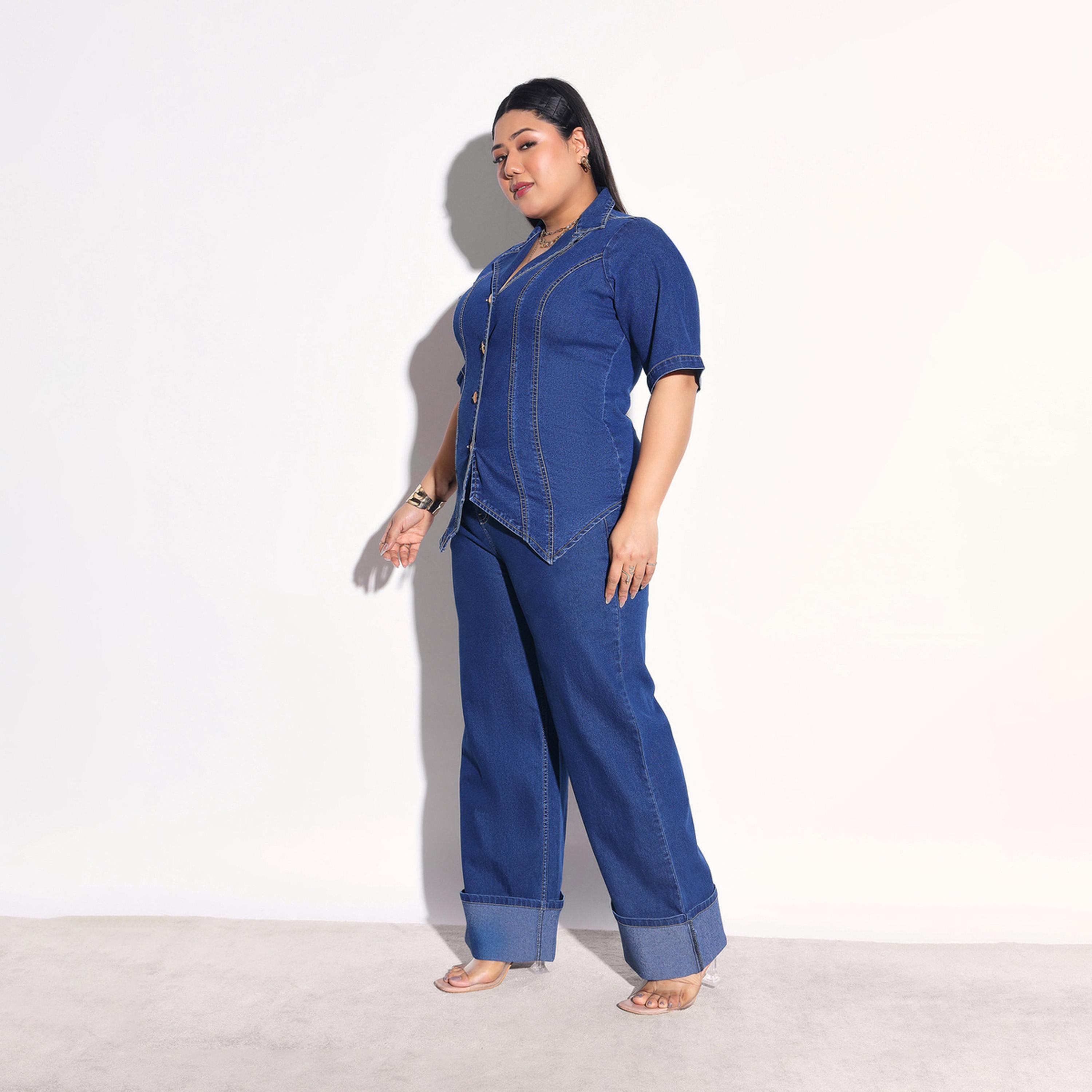 طقم منسق من جينز بحواف مطوية وبلوزة دنيم بتفاصيل درزات مقاس كبير-women-clothing-coordsets-image-3