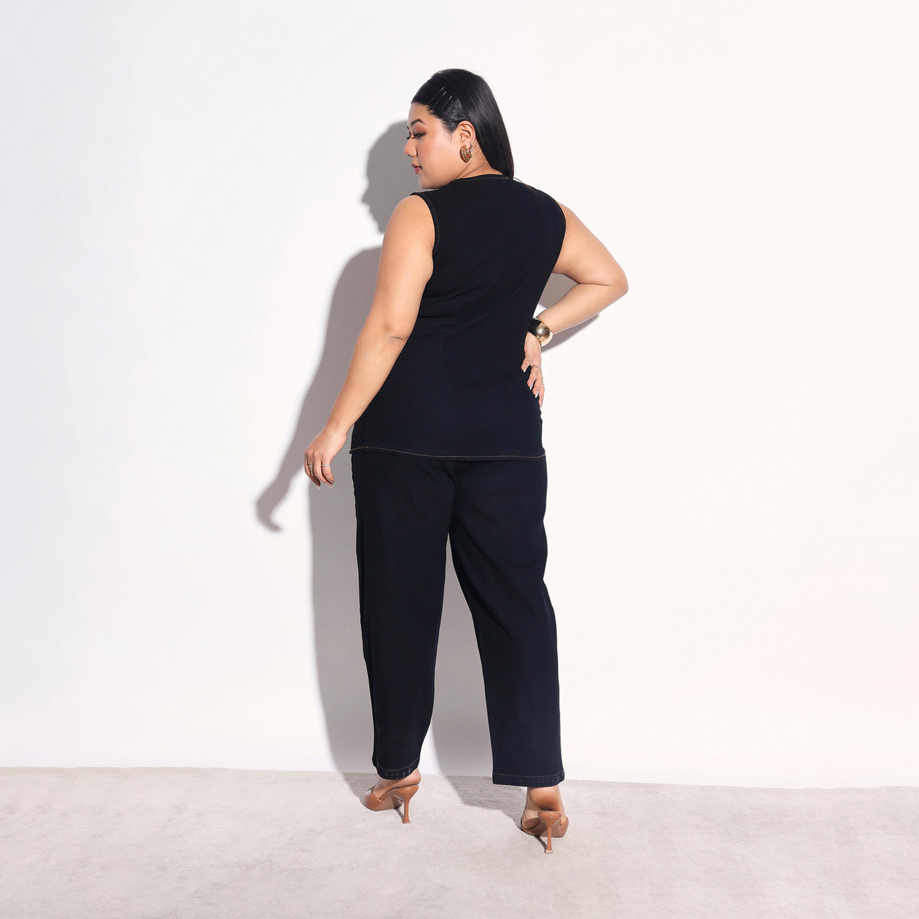 مجموعة بمقاس كبير من جينز بقصة موم وبلوزة دنيم بلا أكمام-women-clothing-coordsets-image-4